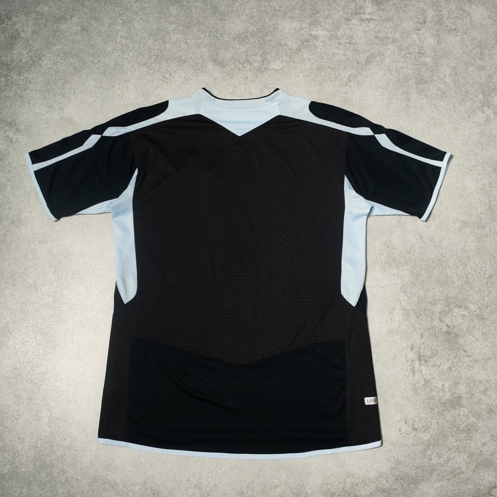 Umbro 2005/06 Chelsea Training Shirt Umbro (L) Size US L / EU 52-54 / 3 - 2 Thumbnail