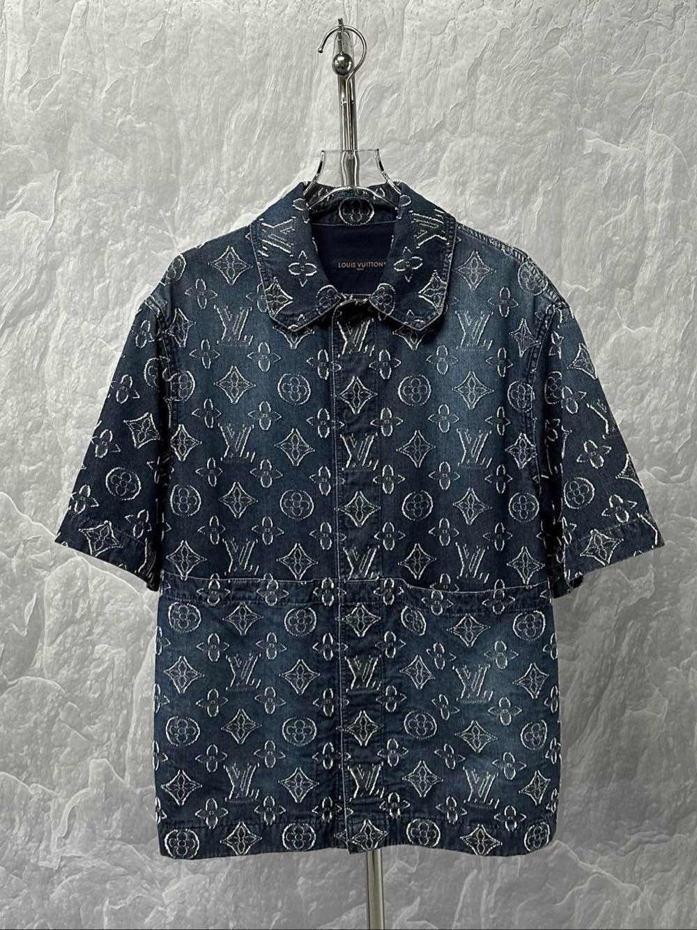 Louis Vuitton Louis Vuitton Monogram Embroidered Shirt L Size US L / EU 52-54 / 3 - 1 Thumbnail