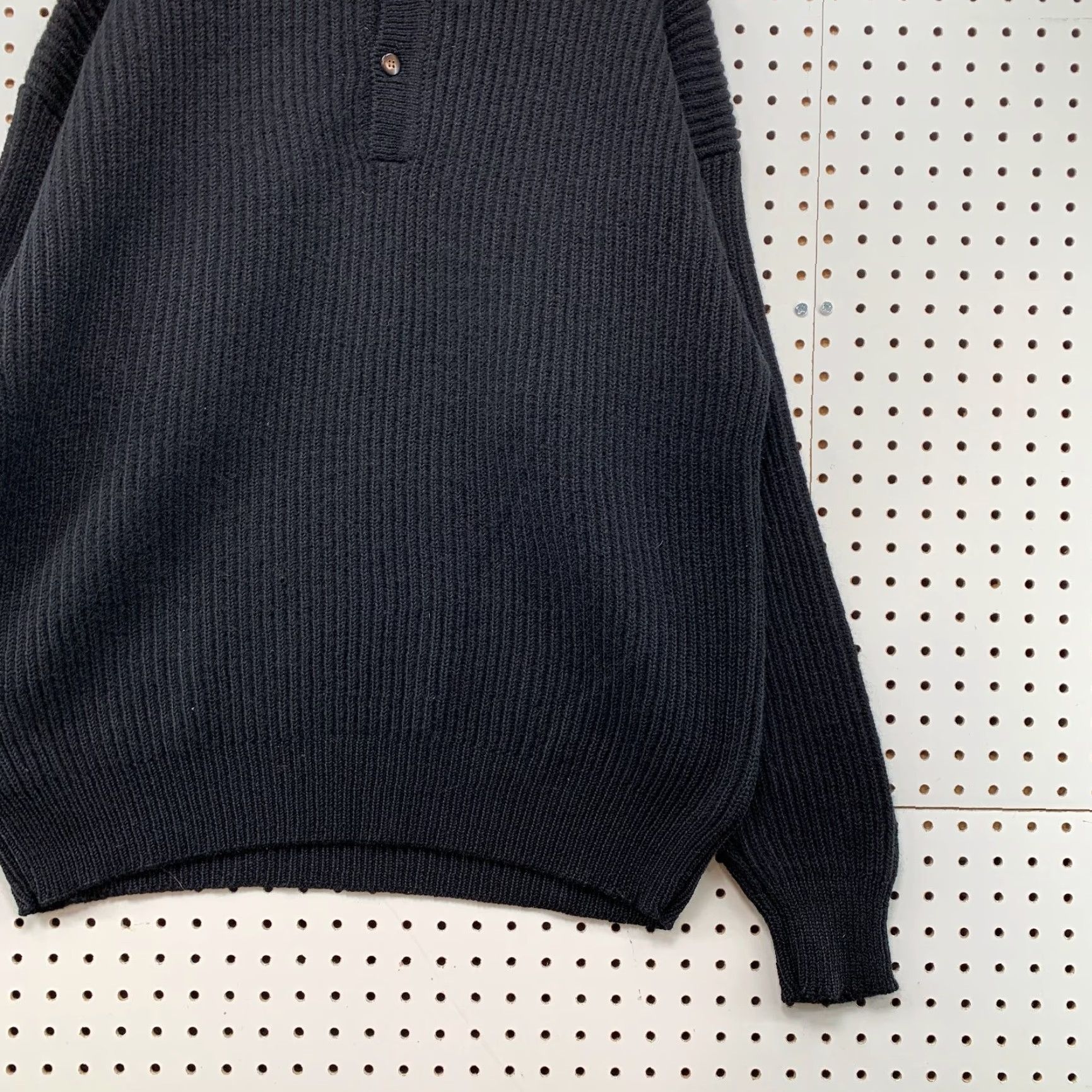 Gap VINTAGE GAP Wool 80s Sweater Mens XL Black Collared Heavyweight Ribbed Knit Pullover Knit Henley 80s Mens XL Black Wool Sweater Size US XL / EU 56 / 4 - 6 Thumbnail