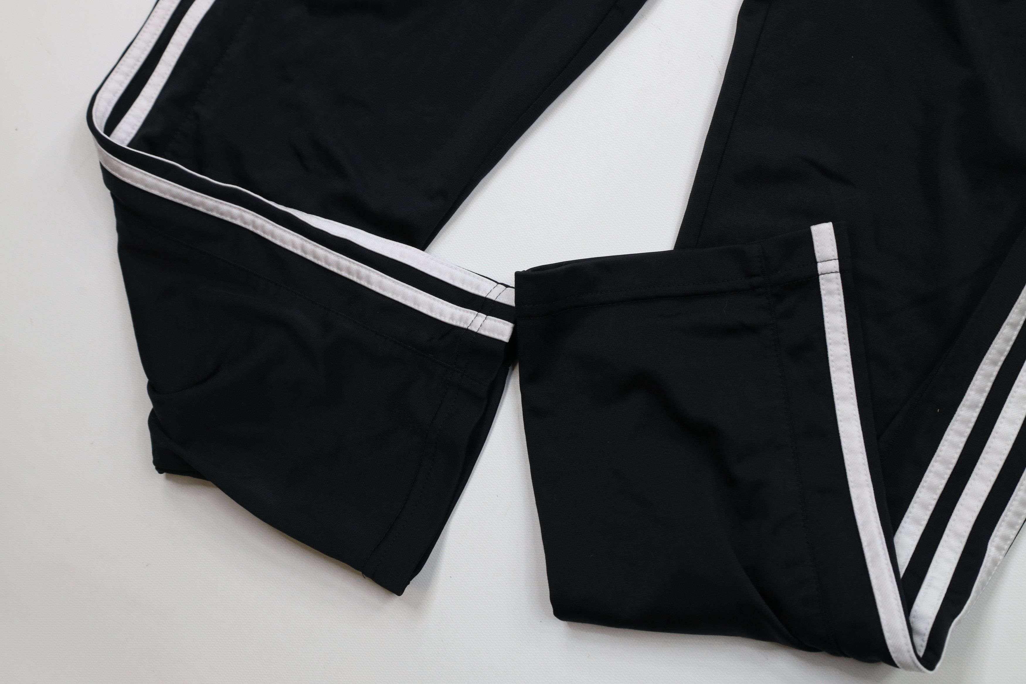 Adidas × Vintage Vintage Adidas Out Striped Tapered Leg Soccer Warm Up Pants Size US 34 / EU 50 - 6 Thumbnail