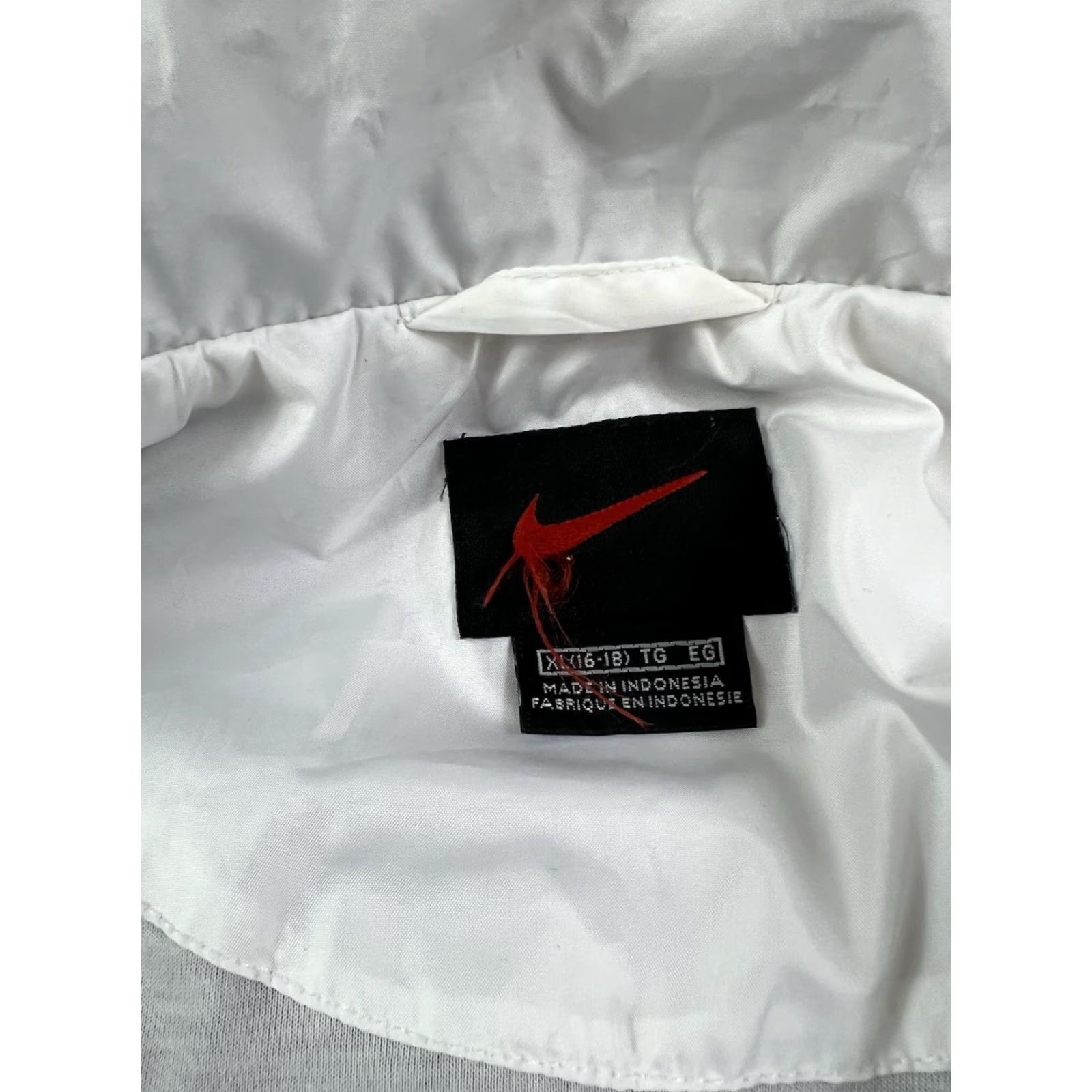 Nike VINTAGE Nike Windbreaker Jacket XL Women Black 90s Full Zip Size XL / US 12-14 / IT 48-50 - 8 Thumbnail
