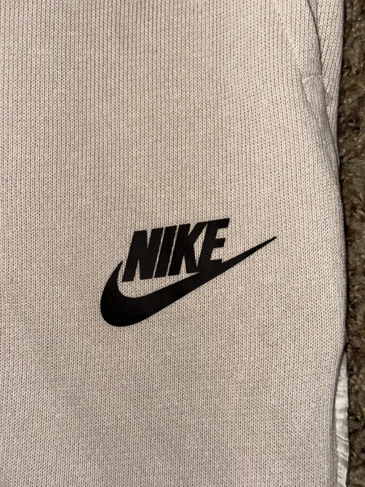 Nike Nike Big Kids (Boy’s) Sportswear Fleece Crop Sweatpants Sample Size US 26 / EU 42 - 4 Thumbnail