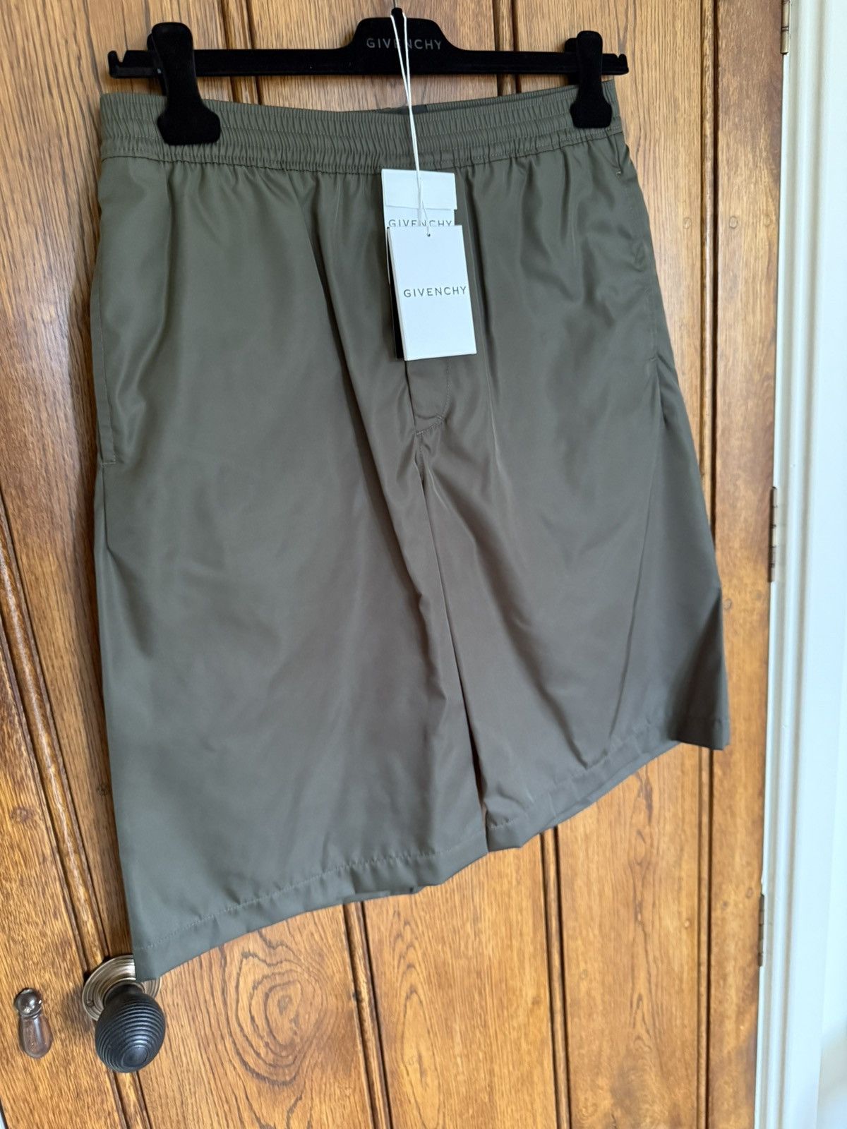 Givenchy SS24 $1.15k 🤑 Givenchy logo nylon baggy track shorts 46 Size US 30 / EU 46 - 11 Thumbnail