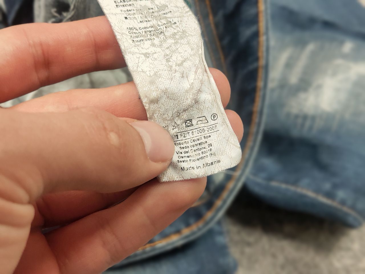 Roberto Cavalli Vintage Roberto Cavalli Design Logo Distressed Denim Jeans Size 42" / US 20 - 19 Thumbnail