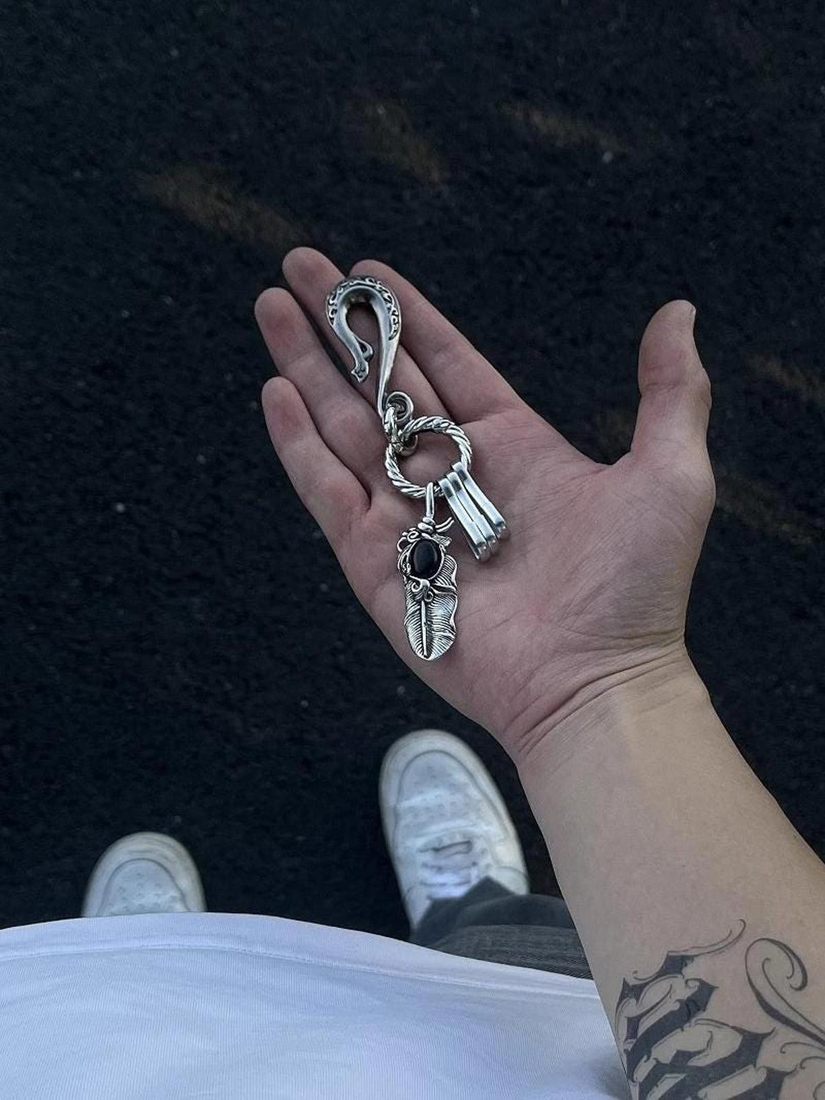 Jewelry Gem Twist Buckle Keychain, y2k Keychain Size ONE SIZE - 3 Thumbnail