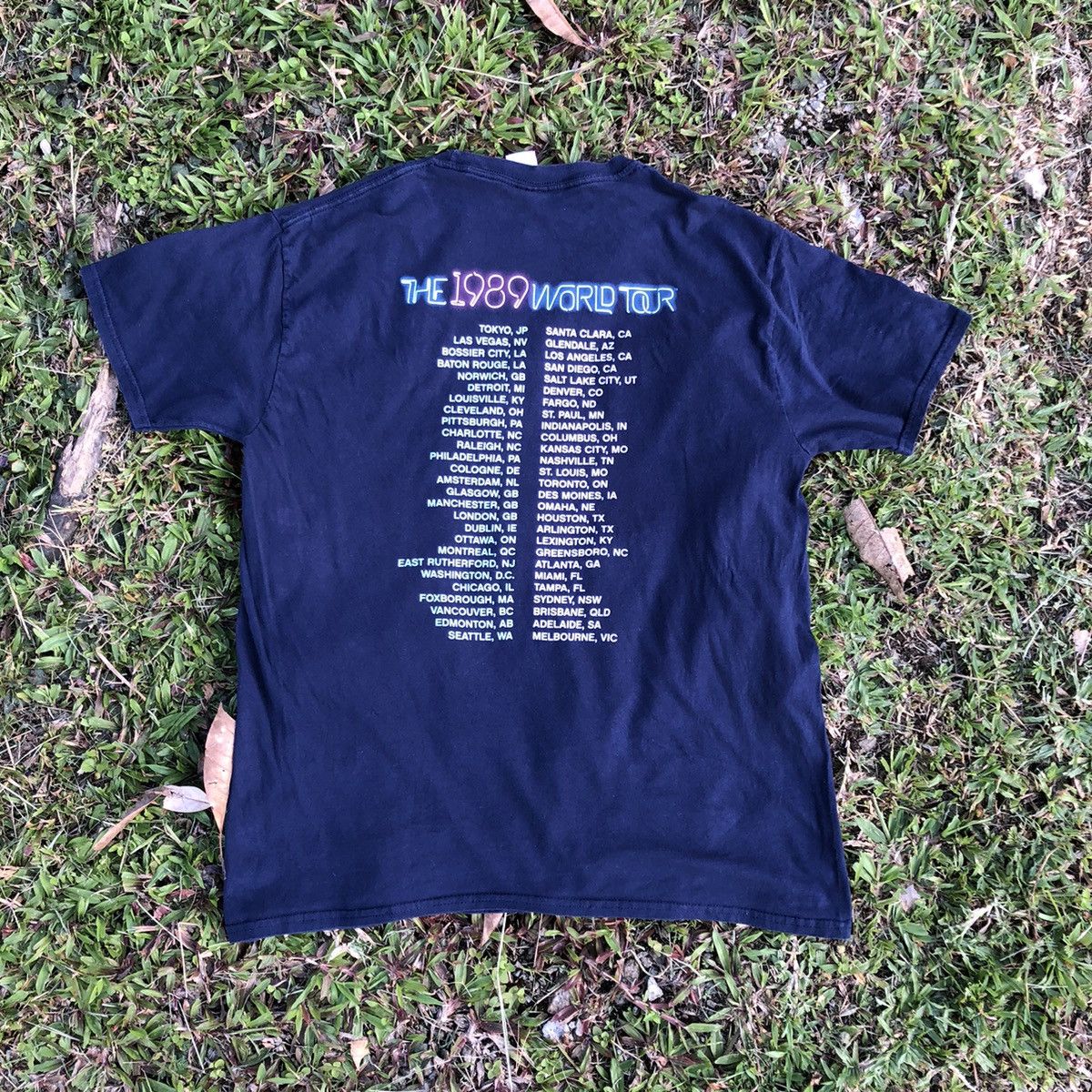 Band Tees Vintage Taylor Swift Tour T Shirt Size US M / EU 48-50 / 2 - 2 Thumbnail