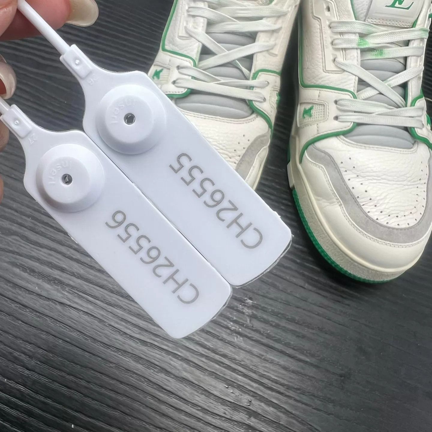 Louis Vuitton LV Trainer White Green 43 (Like New, Original Box) Size US 10 / EU 43 - 9 Thumbnail