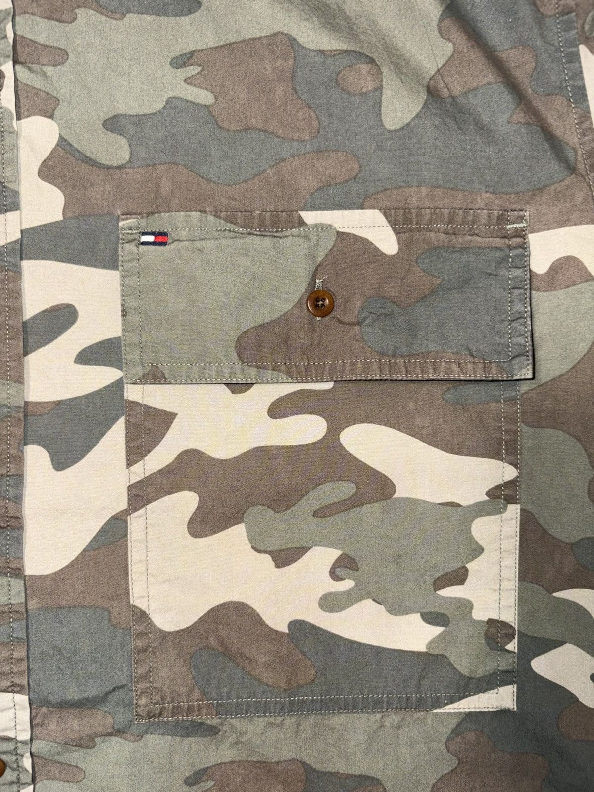 Tommy Hilfiger Tommy Hilfiger Mens XL Custom Fit Woodland Camouflage Size US XL / EU 56 / 4 - 6 Thumbnail