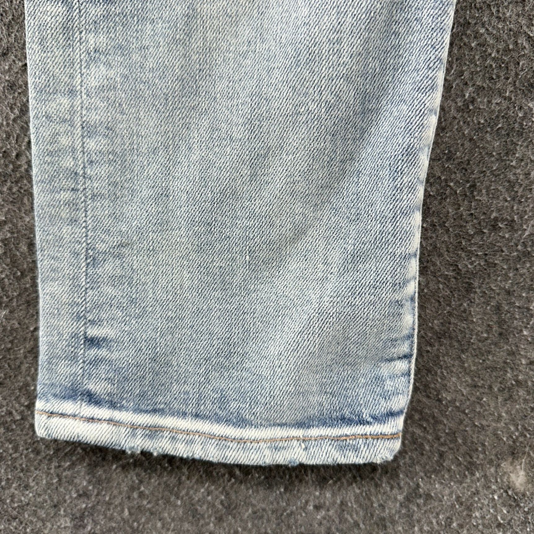 Levi's Levi's 512 Jeans Slim Tapered Light Wash 31x32 Blue Men Regular Denim Cotton Blend Distressed 5-Pocket Jeans Mens Sl… Size US 31 - 6 Thumbnail