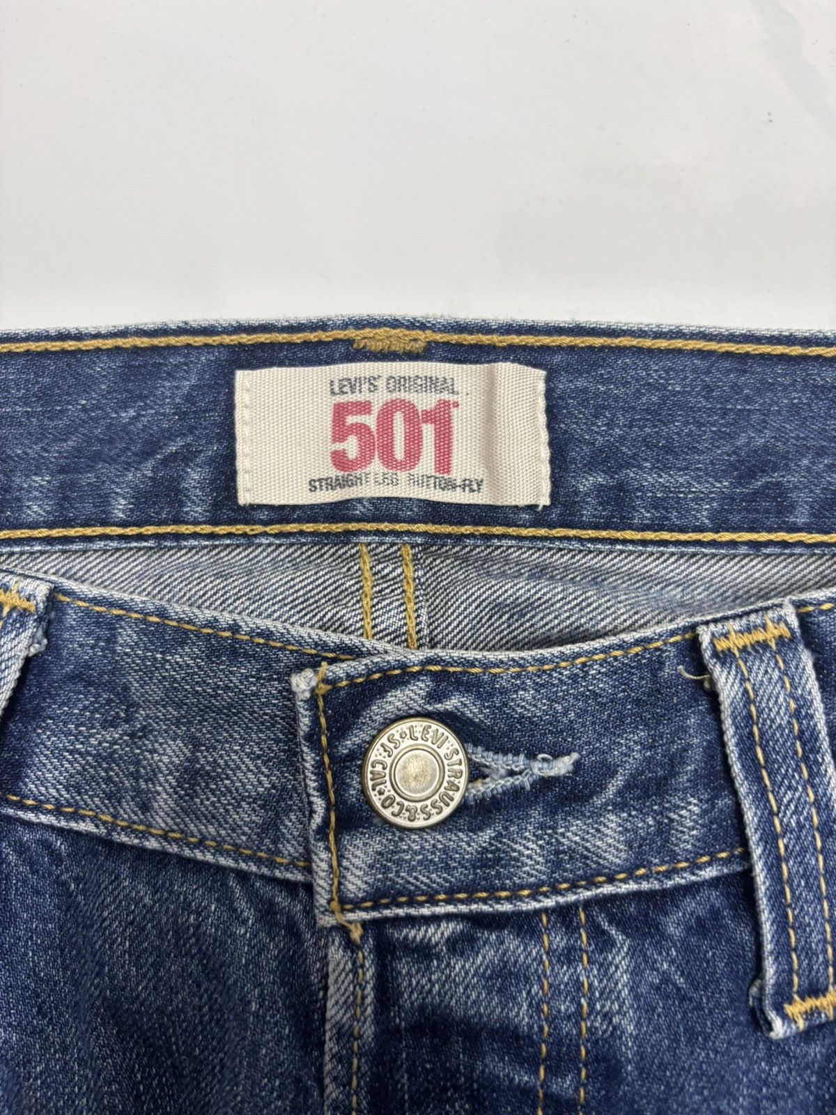 Levi's LEVIS 501 STRAIGHT LEG BUTTON FLY DISTRESSED DENIM JEANS Size US 34 / EU 50 - 9 Thumbnail