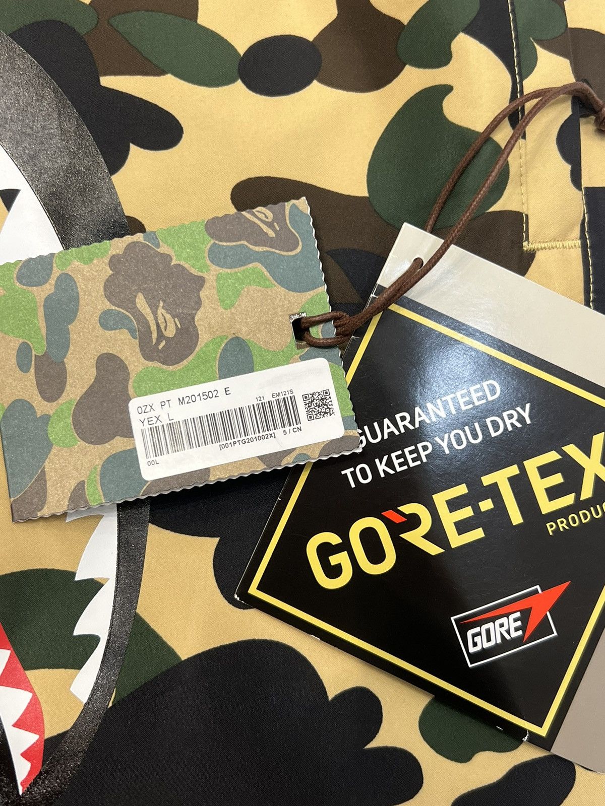 Bape Bape 1st Camo Yellow Shark GoreTex Track Pants L Size US 34 / EU 50 - 2 Thumbnail