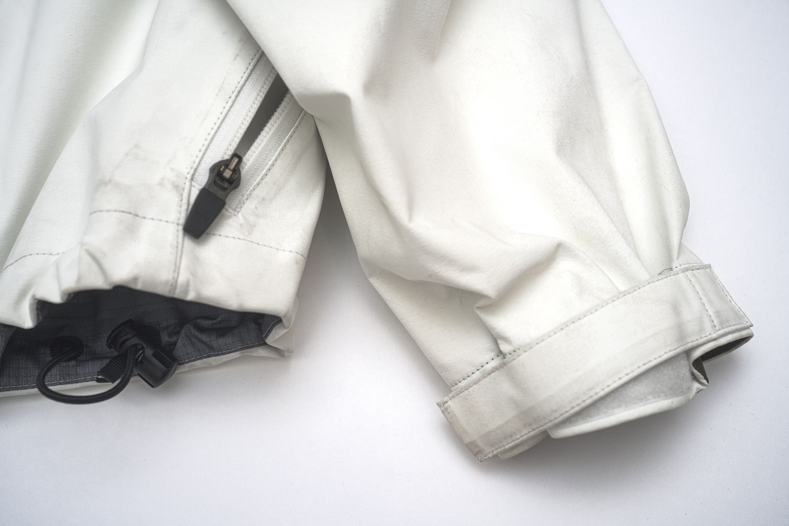 Acronym Acronym J101-GT GORE-TEX Jacket White/RAF Green M Size US S / EU 44-46 / 1 - 5 Thumbnail