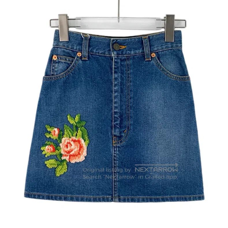 Gucci Gucci Blue washed floral embroidered cotton casual denim s Size 25" / US 0 / IT 36 - 1 Thumbnail