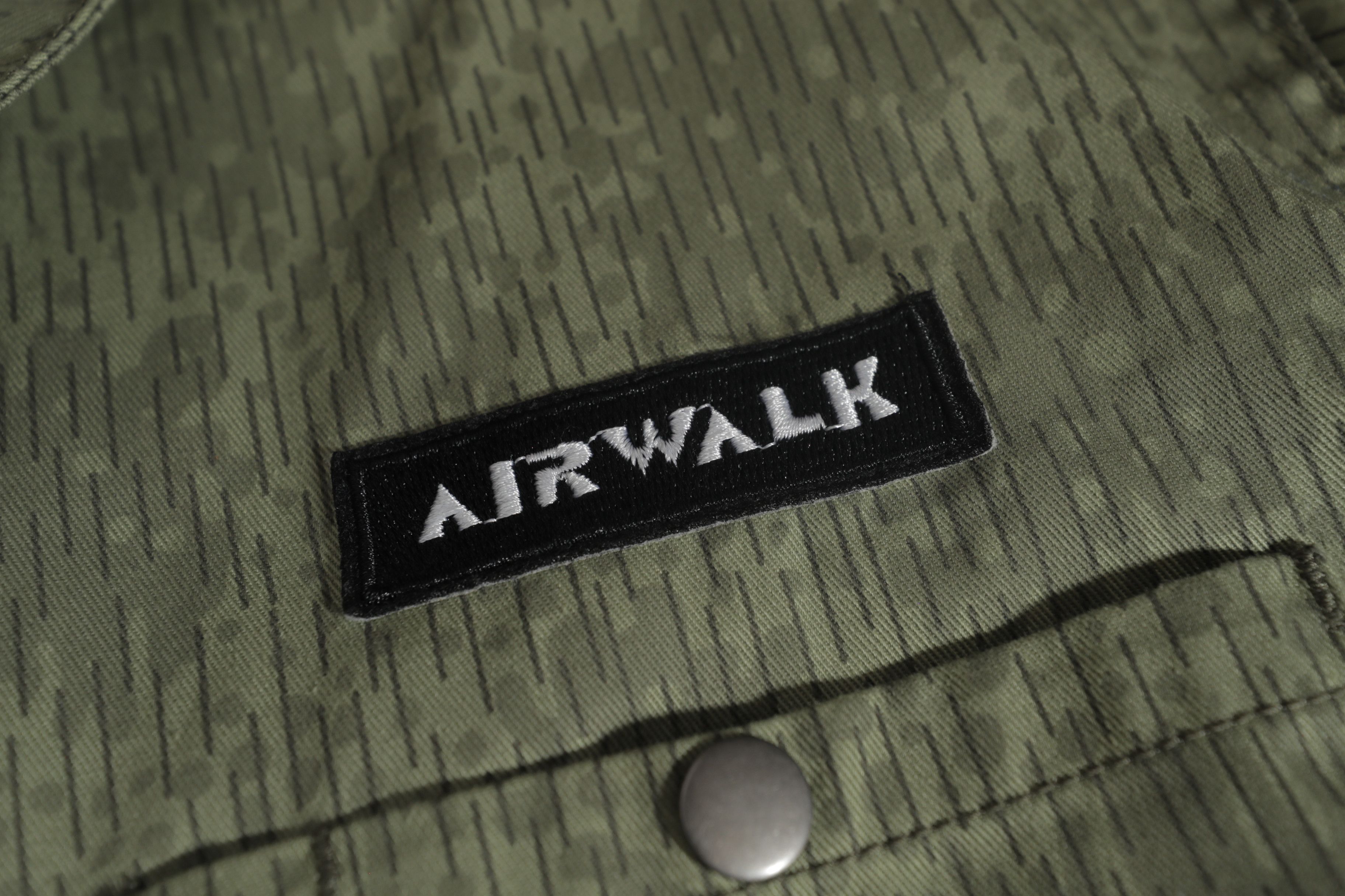 Airwalk Airwalk Mens Zip Up Short Sleeve Camp Shirt (XL) Size US XL / EU 56 / 4 - 8 Thumbnail