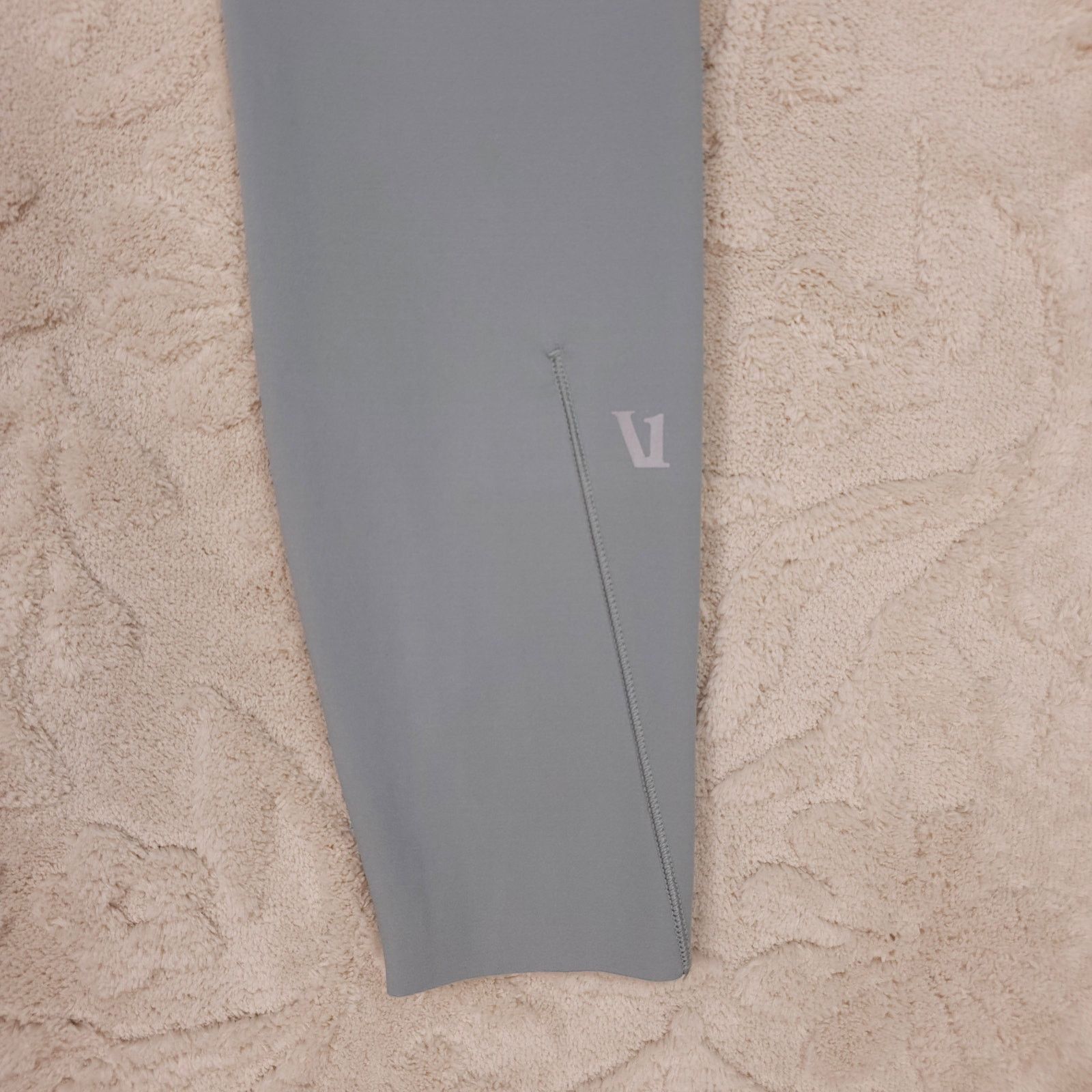 Vuori Vuori Evolve Leggings Fern Sz Medium Size 28" / US 6 / IT 42 - 8 Thumbnail