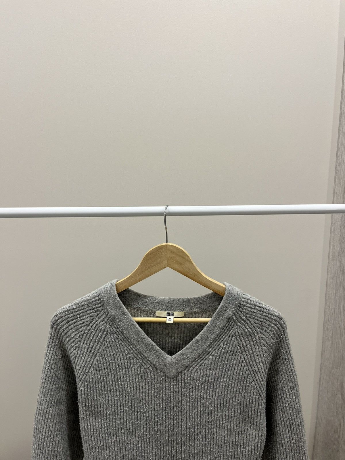 Uniqlo Luxury Uniqlo Knit Sweater V Neck Size XS Streetwear Cotone Size US XS / EU 42 / 0 - 1 Thumbnail