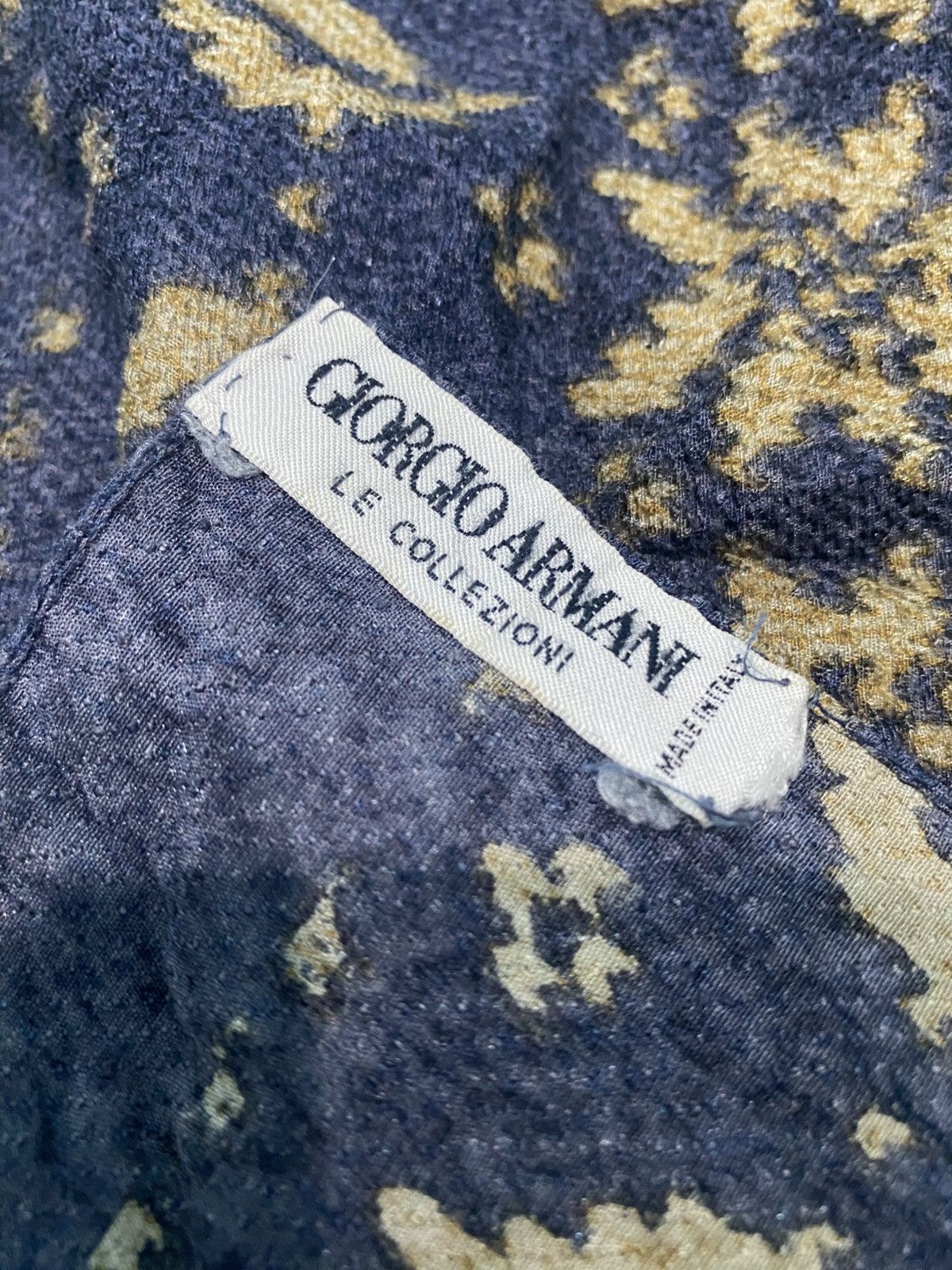 Giorgio Armani Giorgio Armani Scarf / Wrap / Wool 58x24 inches Size ONE SIZE - 5 Thumbnail