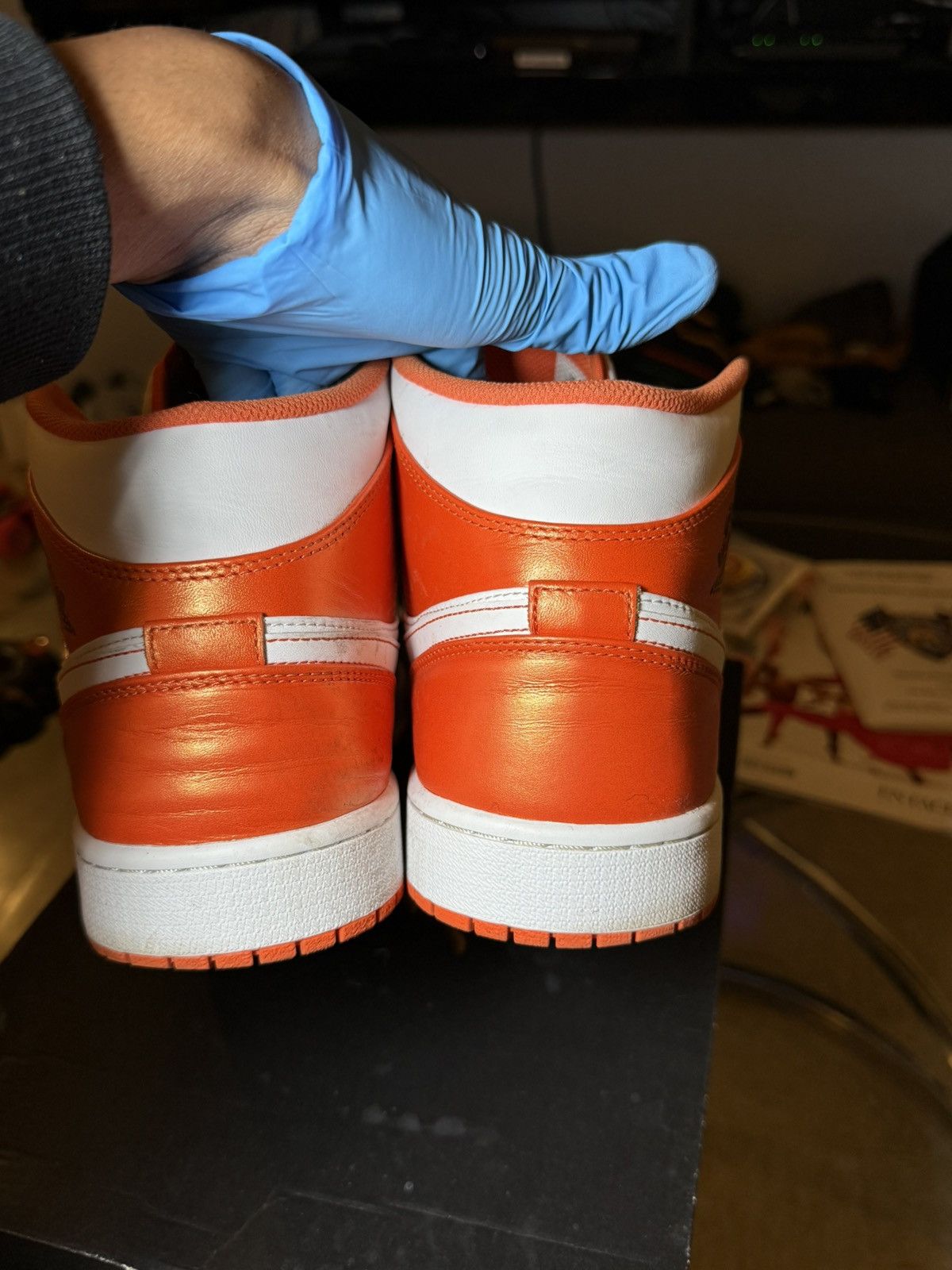 Jordan Brand Orange Metallic 1 mids Size US 13 / EU 46 - 8 Thumbnail