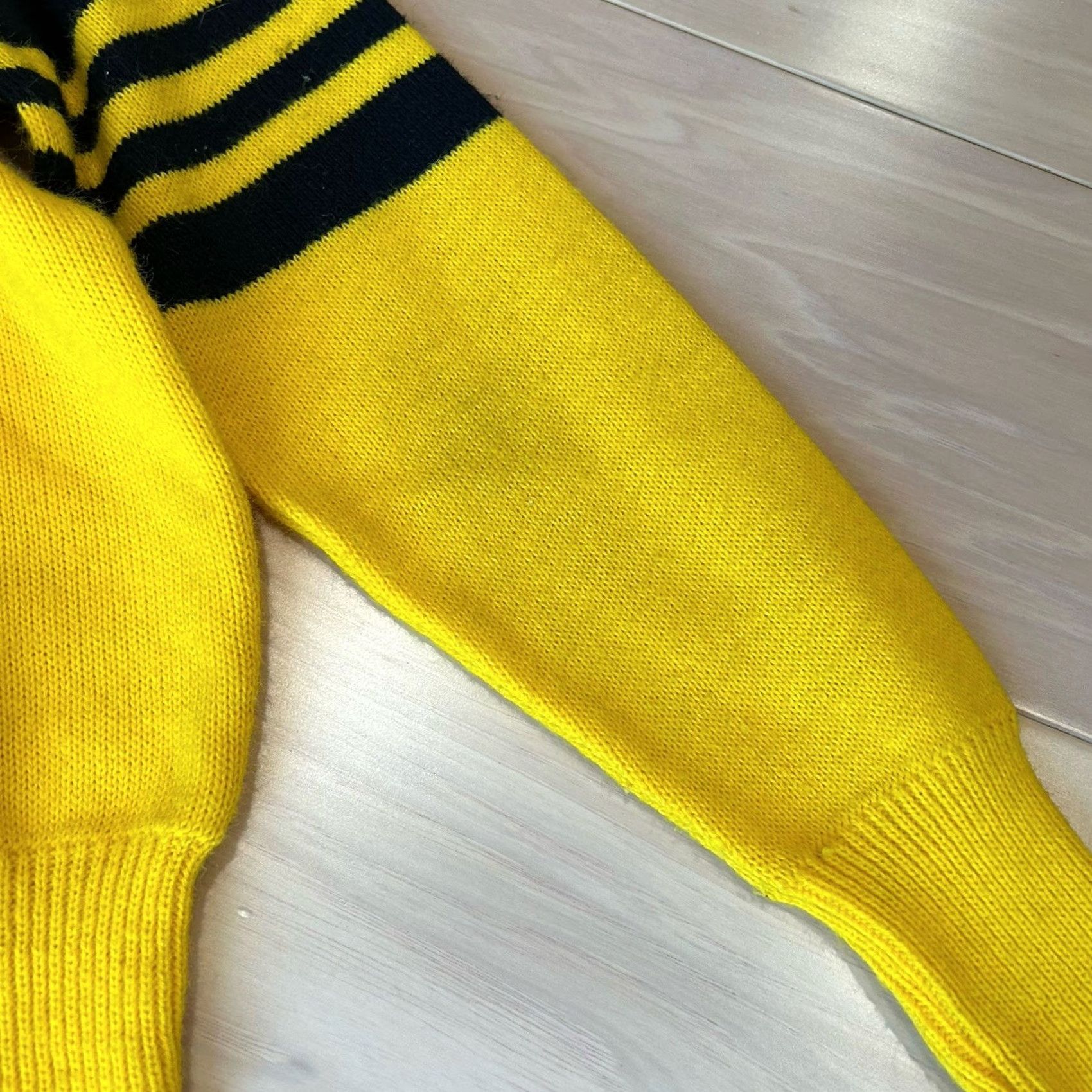 Cougar VINTAGE Dehen Cheerleader Sweater Shirt Women’s XS/S Yellow 1980s Hand Sewn Logo Cougar Cheer Size XS / US 0-2 / IT 36-38 - 5 Thumbnail