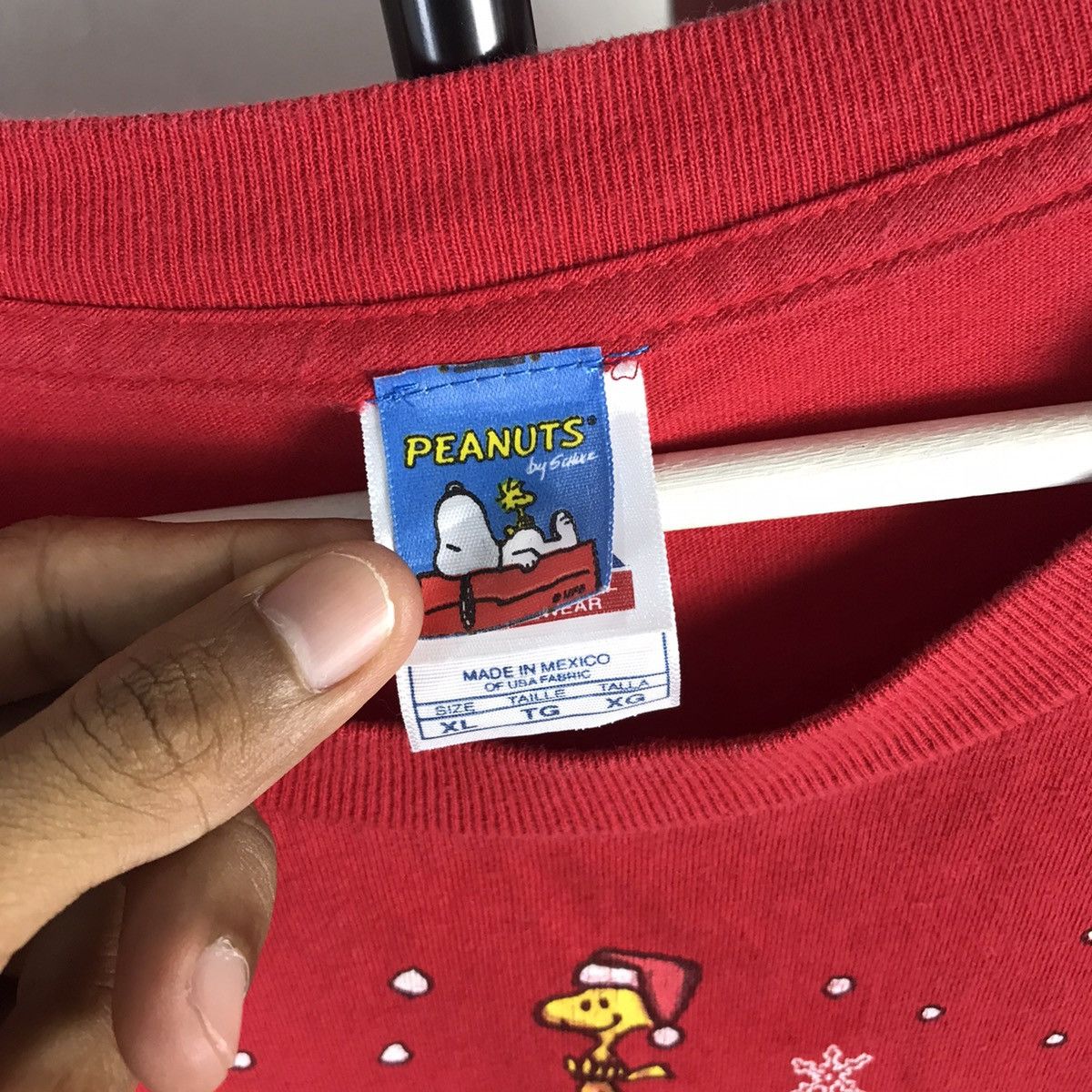 Peanuts Vintage Peanuts Snoopy And friends marry christmas shirt Size US XL / EU 56 / 4 - 6 Thumbnail