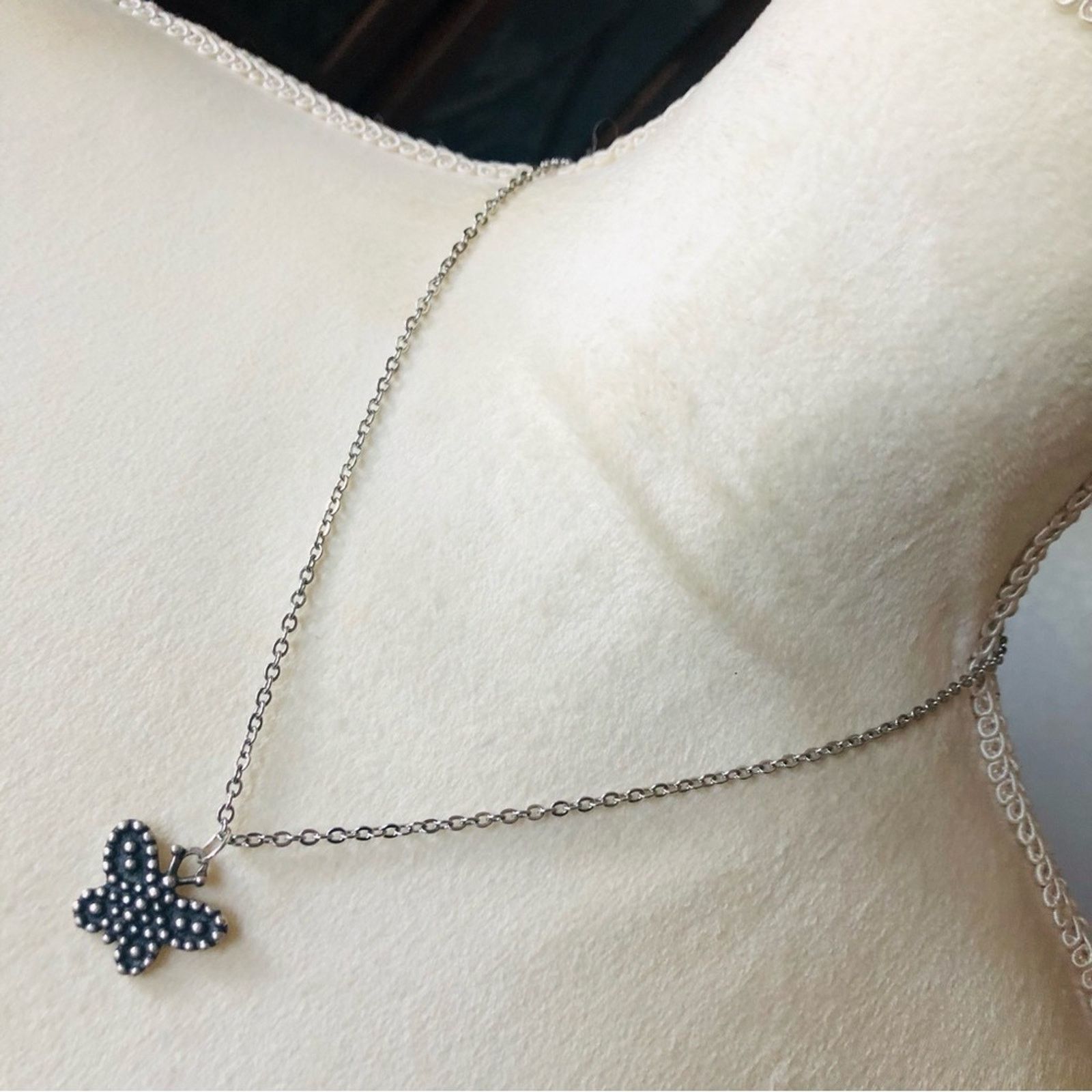 Vintage Vintage bubble butterfly pendant on chain necklace Size ONE SIZE - 1 Thumbnail