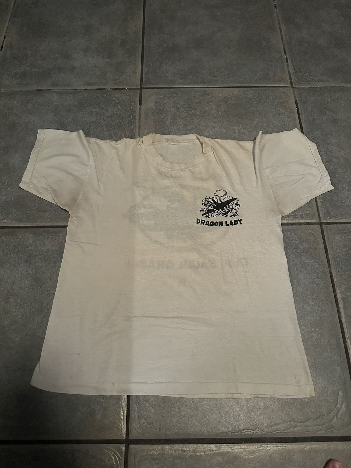 Unsound Rags × Vintage Vintage SINGLE STITCHED "DRAGON LADY" TEE - 1980S Size US L / EU 52-54 / 3 - 5 Thumbnail