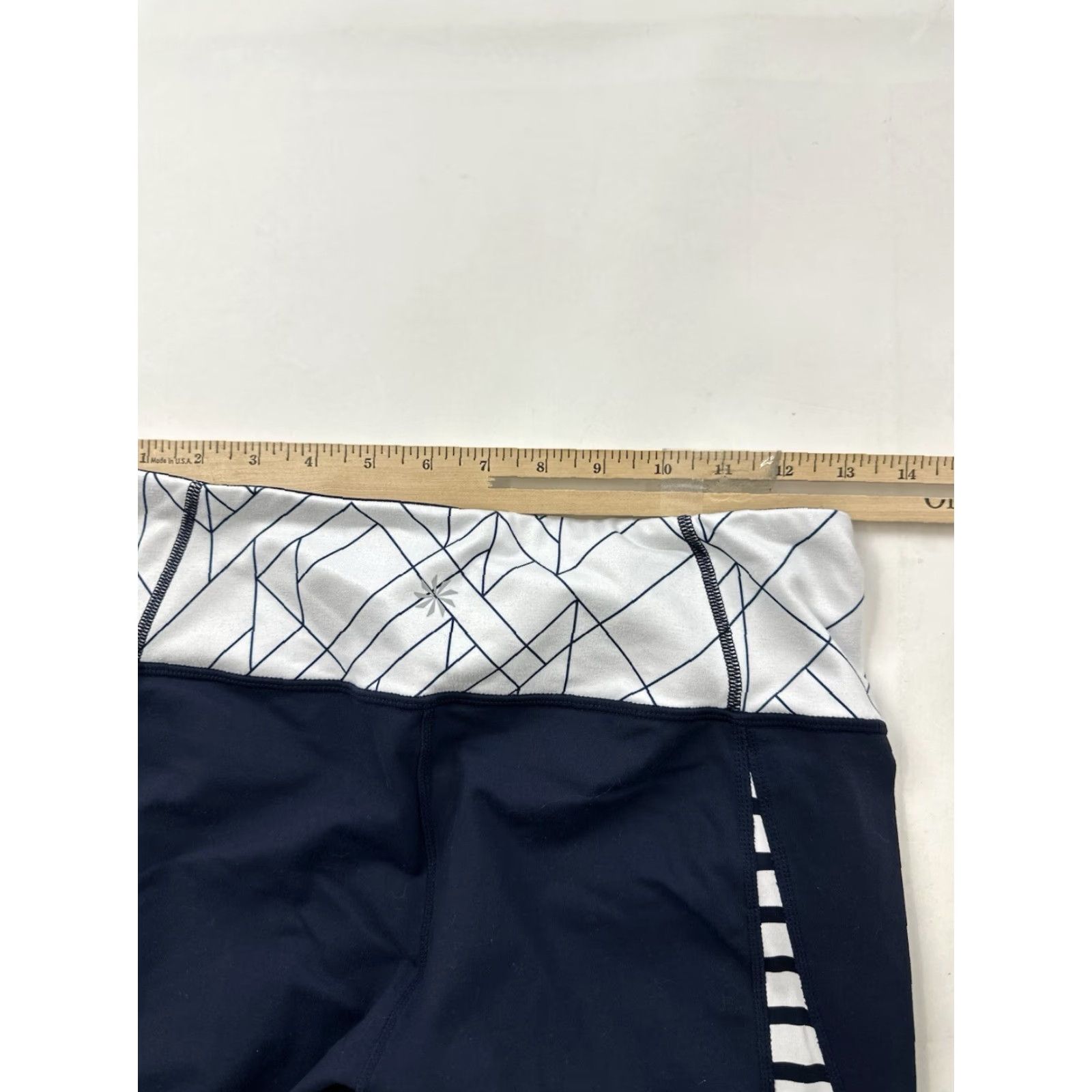 Athleta Athleta Leggings Women’s M Black White High Rise Capri Crop Chaturanga Slim P Size 32" / US 10 / IT 46 - 4 Thumbnail