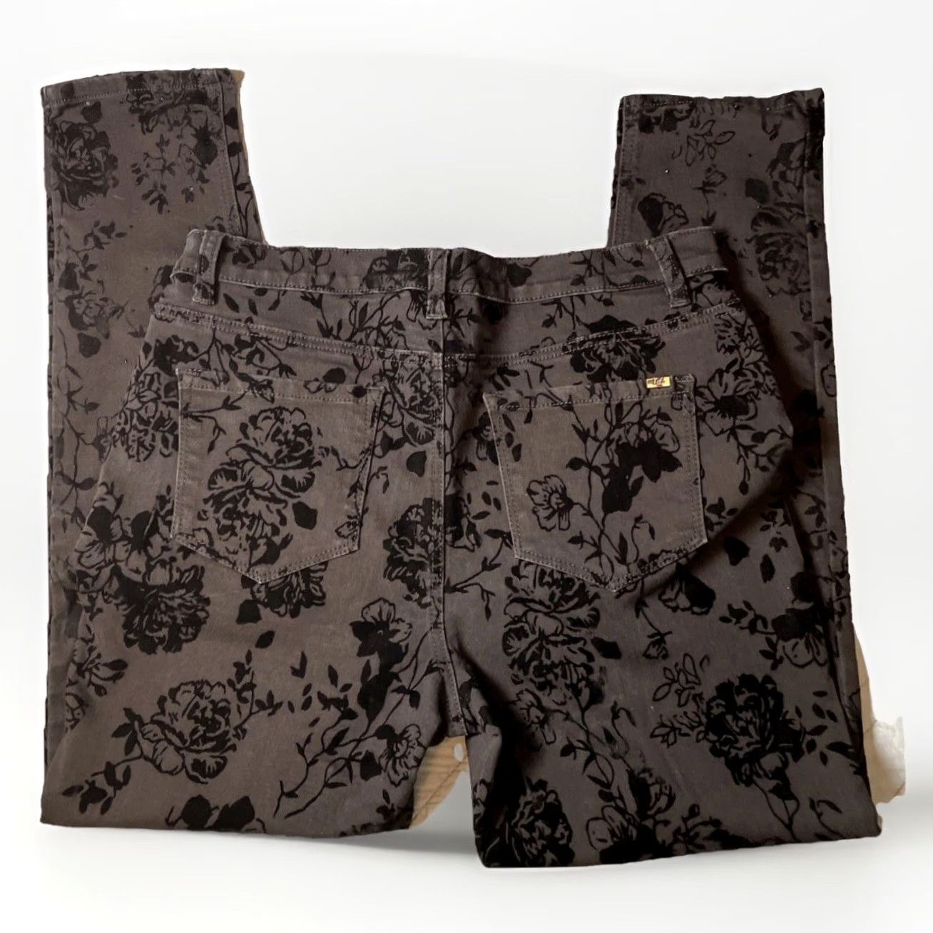 Velvet DG2 Diane Gilman Black Velvet Burnout Roses Beaded Skinny Jeans Size 16 Women 5-Pocket Denim Floral Size 26" / US 2 / IT 38 - 6 Thumbnail