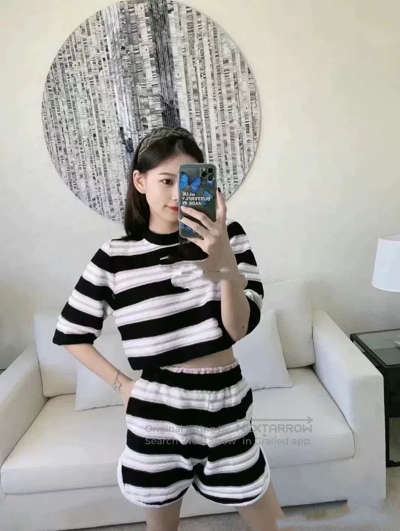 Fendi Fendi Black and White Striped Knit Set, Top with Shorts, C Size XS / US 0-2 / IT 36-38 - 1 Thumbnail