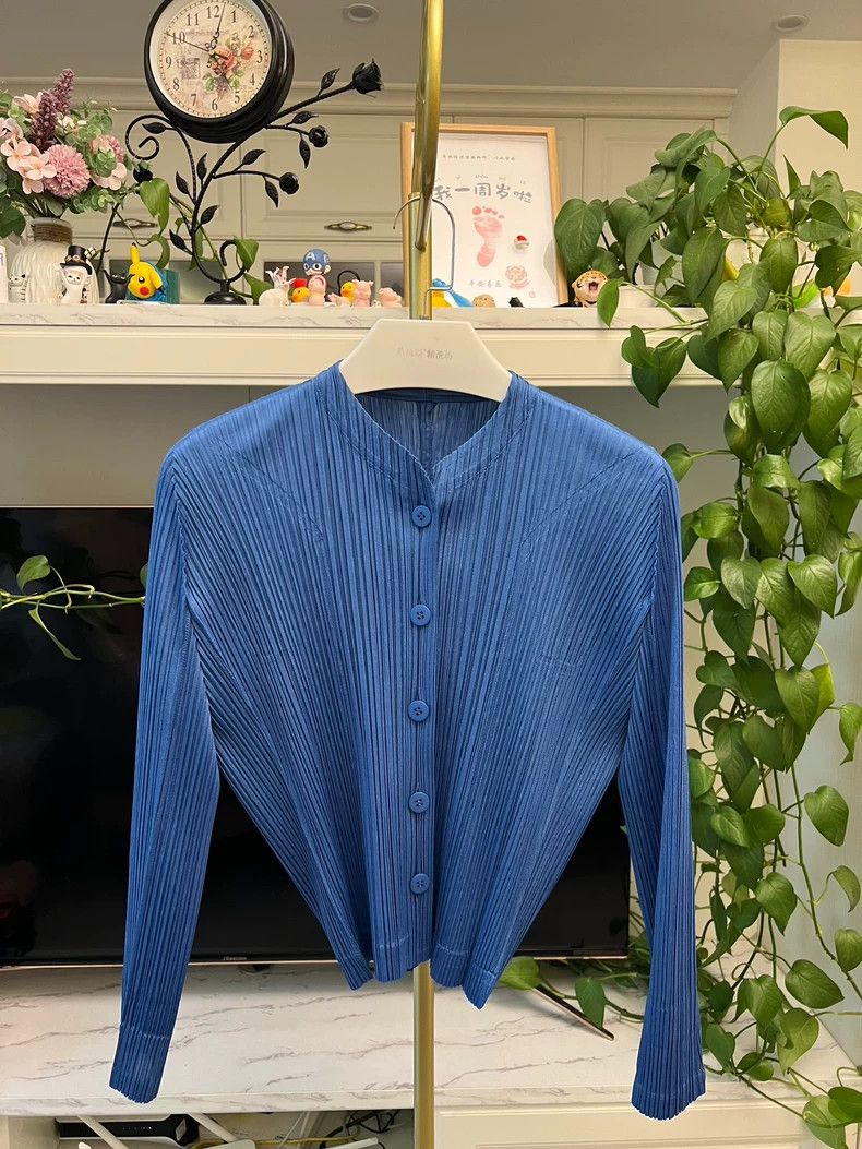 Issey Miyake Issey Miyake size:4 Blue cardigan Size XS / US 0-2 / IT 36-38 - 1 Thumbnail
