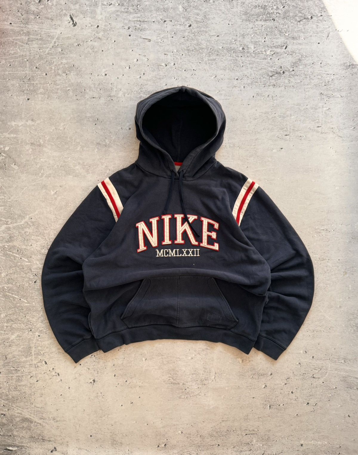 Nike × Vintage NIKE VINTAGE CENTER LOGO OVERSIZE BOXY HOODIE Size US L / EU 52-54 / 3 - 1 Thumbnail