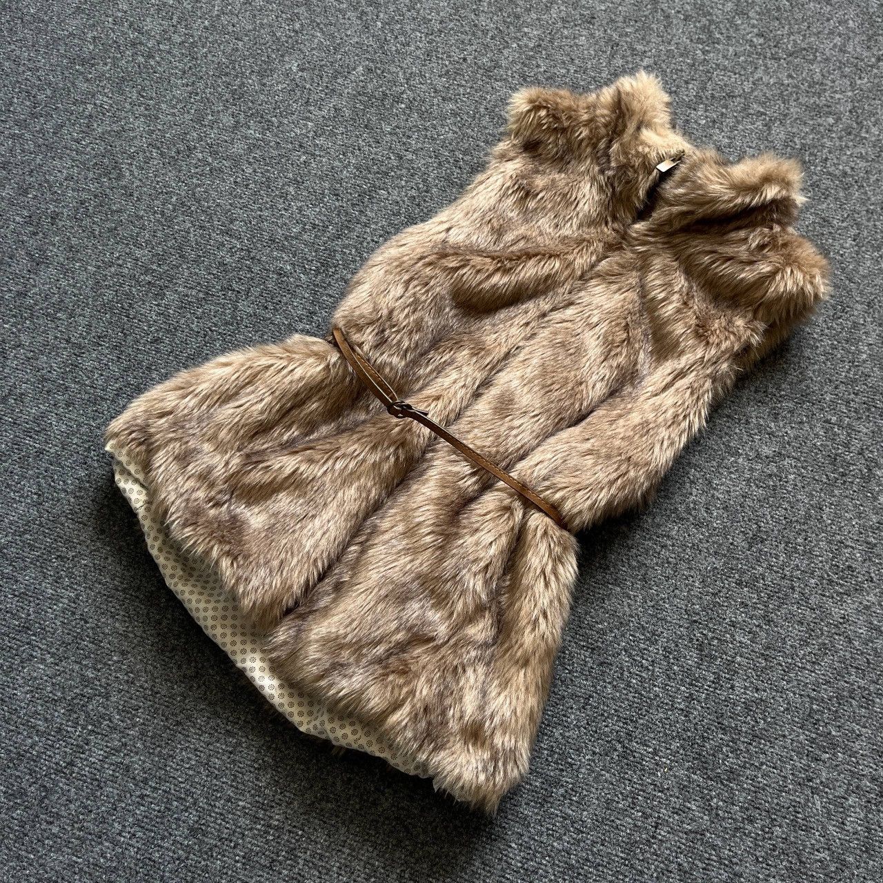 Le Grande Bleu (L.G.B.) VTG Zara Women’s Faux Fur Vest Size XS Hype Trend Staff Pick Size XS / US 0-2 / IT 36-38 - 1 Thumbnail
