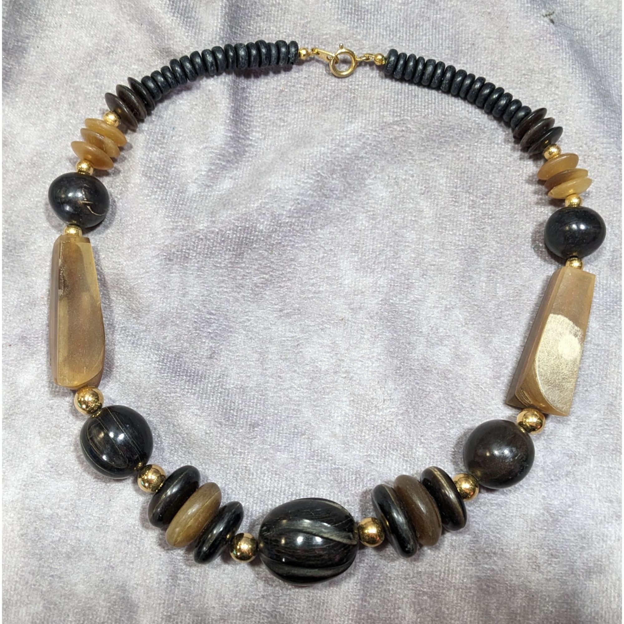 Other Vintage Rustic Carved Brown Black And Gold Tone Necklace Size ONE SIZE - 6 Thumbnail