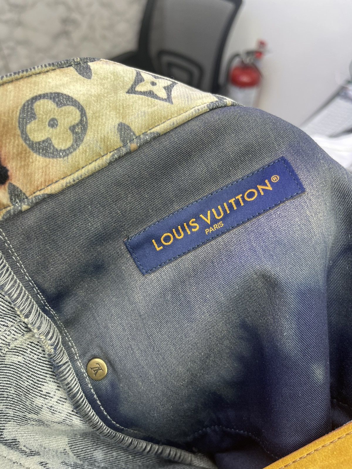Louis Vuitton Louis Vuitton pants all over logo navy/ beige Size US 34 / EU 50 - 4 Thumbnail