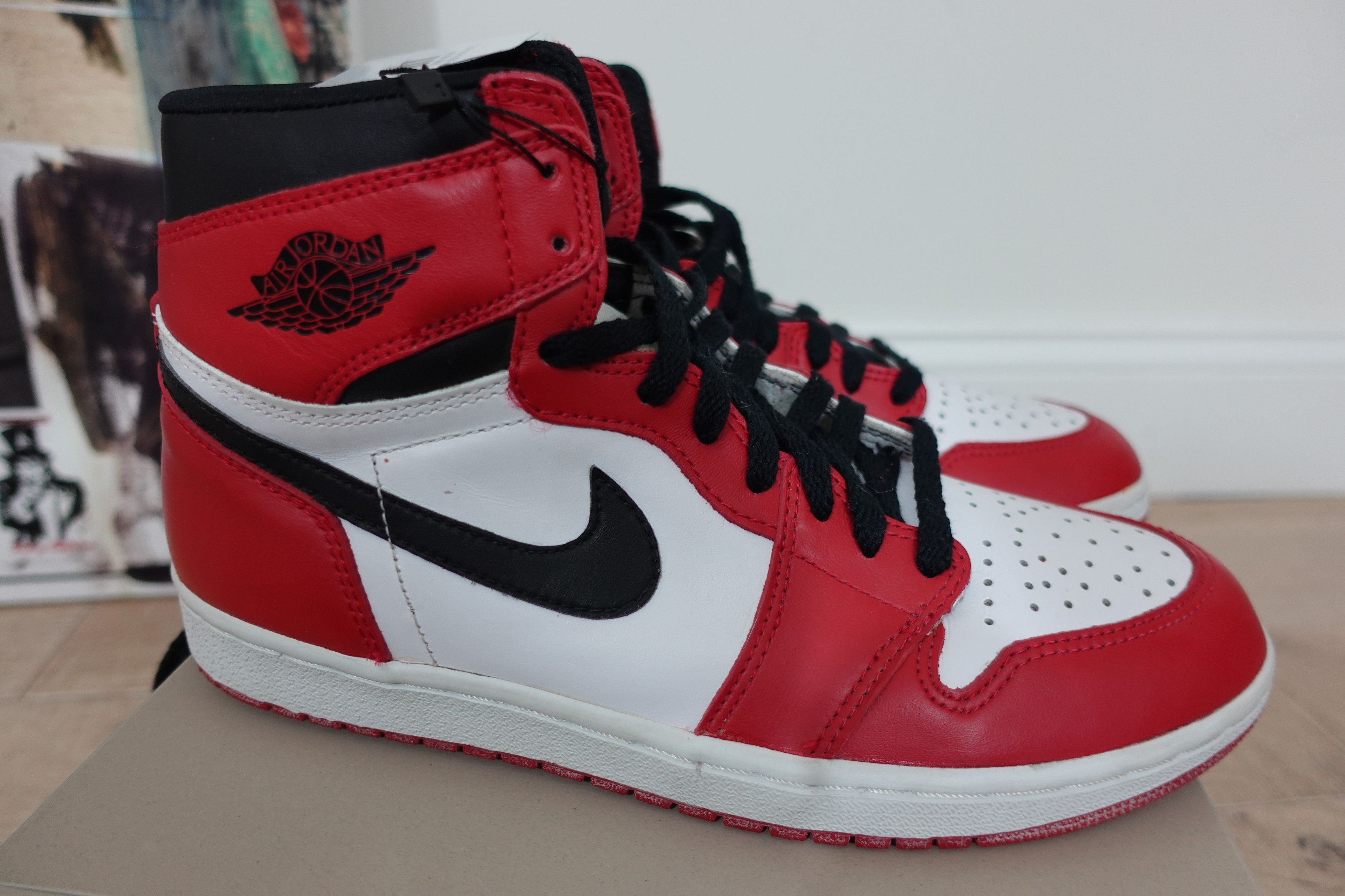 Jordan Brand × Nike 1994 Nike Air Jordan 1 Chicago. BRAND NEW WITH BOX Size US 9.5 / EU 42-43 - 5 Thumbnail
