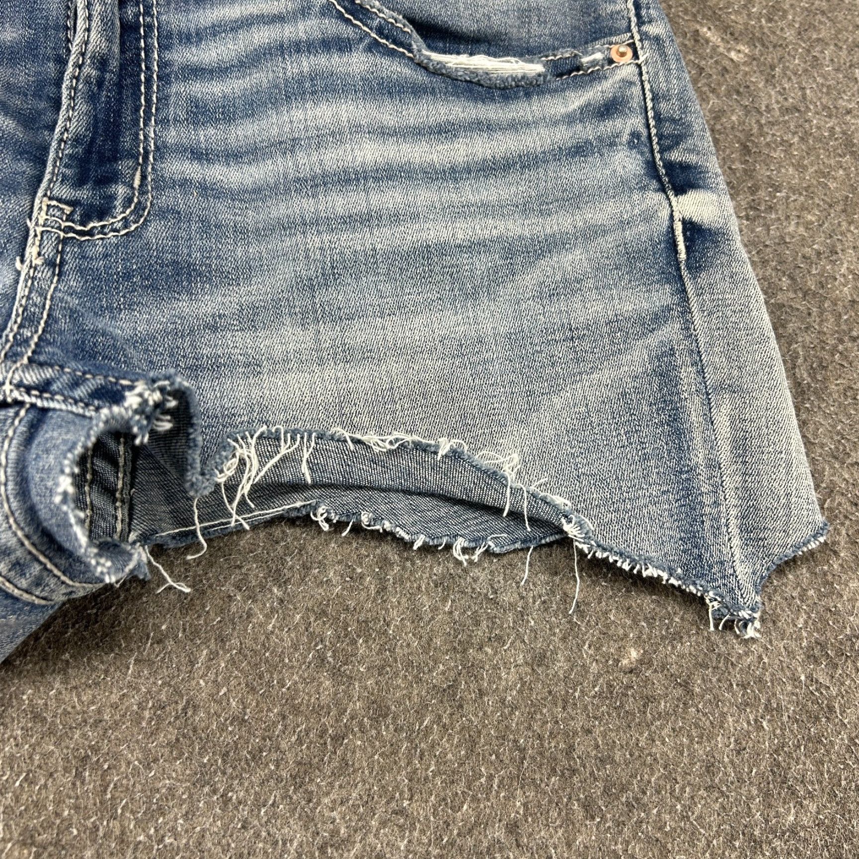 Vintage BKE Shorts Womens 28 Blue Denim Cut-Off Workwear Vintage? No Cotton Distressed Regular Size 28" / US 6 / IT 42 - 7 Thumbnail