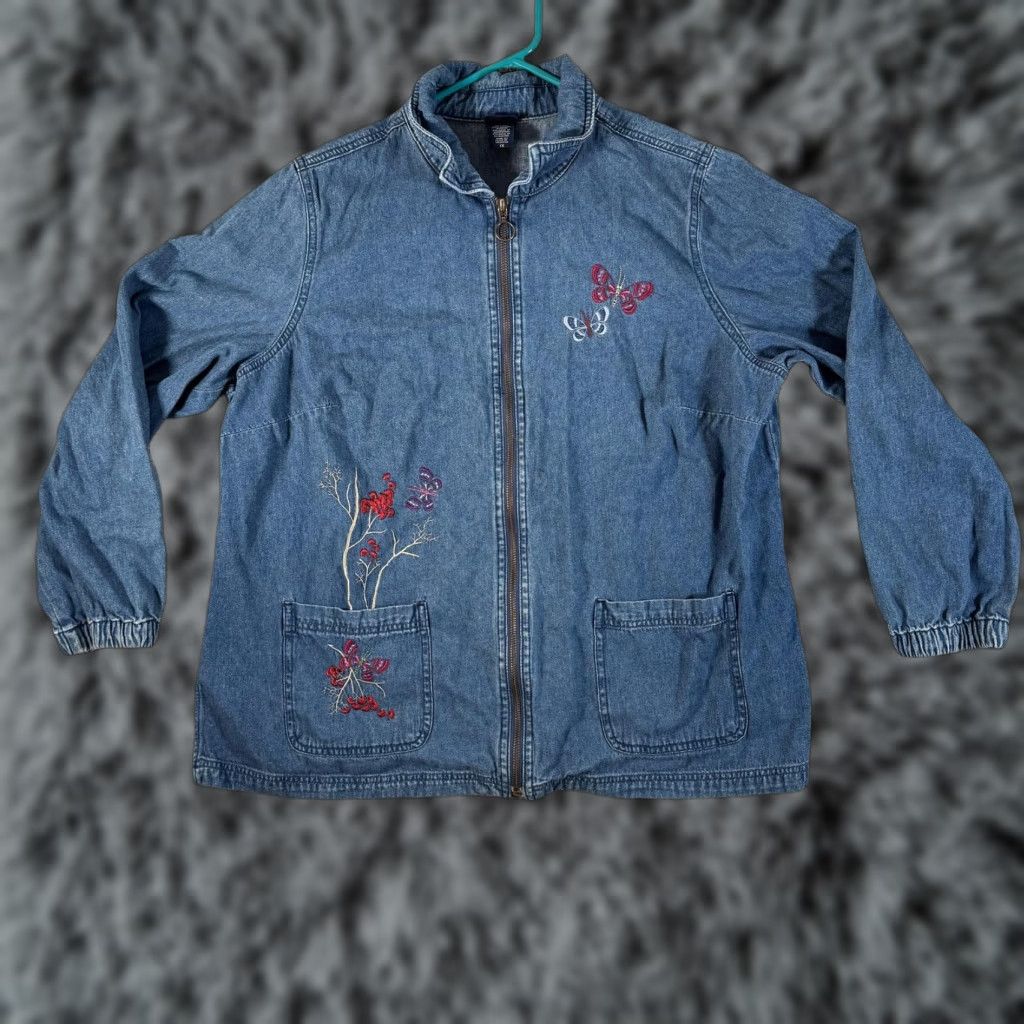 Basic Editions Basic Editions Jacket Women 1X Plus Size Denim Zip Front Floral Butterfly Embroidered Blue Size XL / US 12-14 / IT 48-50 - 1 Thumbnail