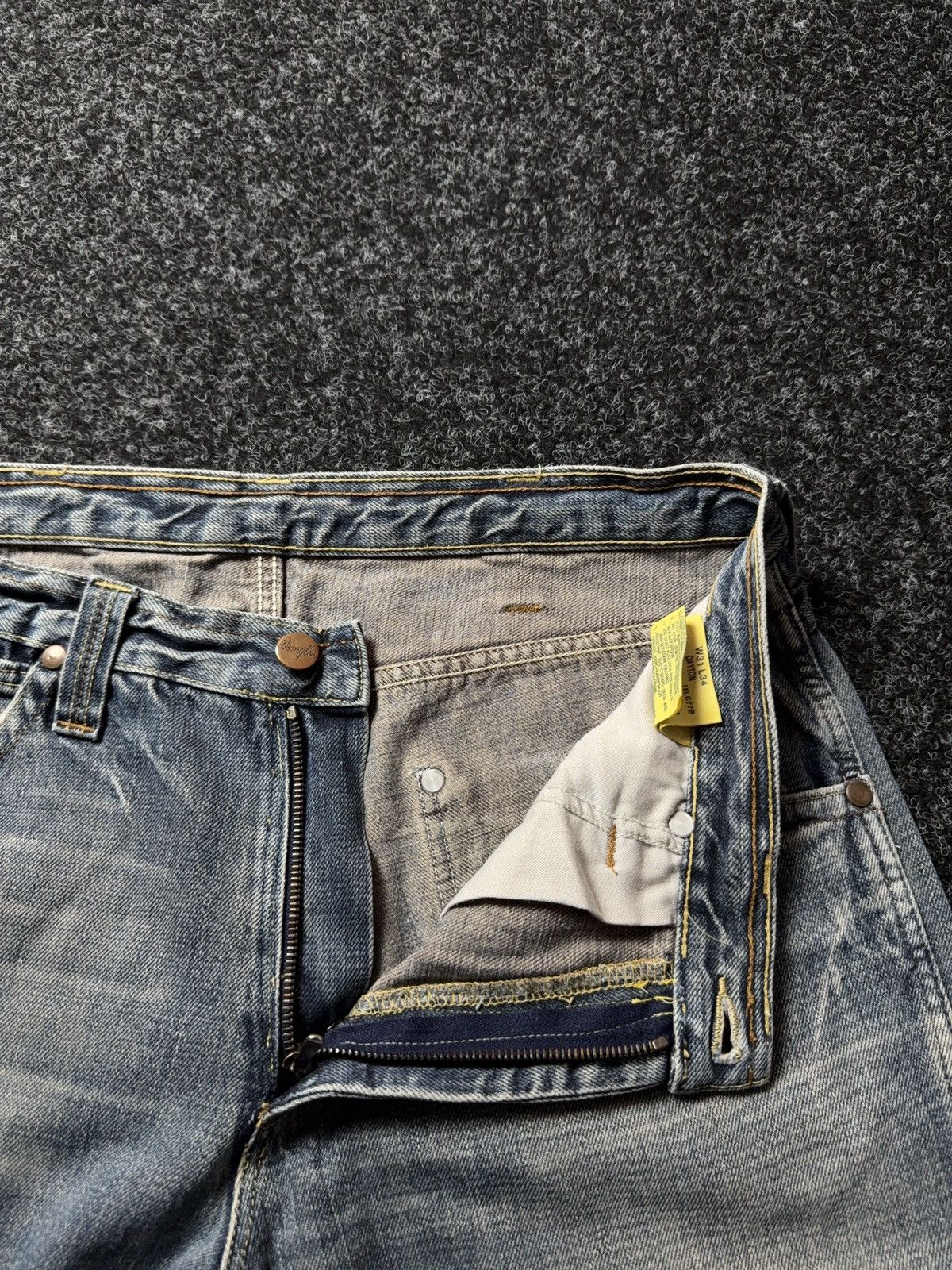 Wrangler Archive 90s Wrangler DAYTON Distressed Faded Bootcut Jeans Size US 32 / EU 48 - 11 Thumbnail
