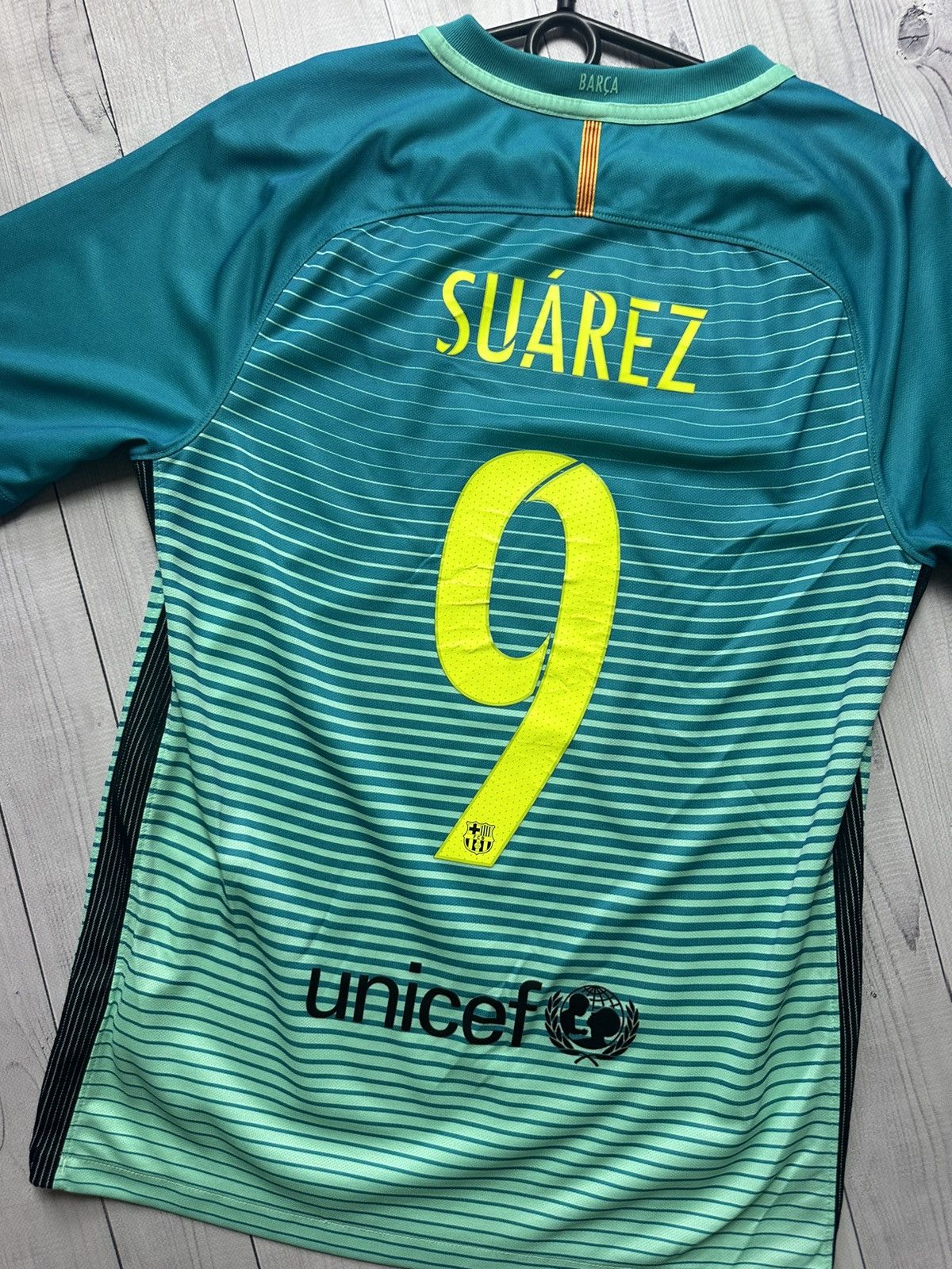 Nike × Vintage Vintage Barcelona soccer jersey 9 Suarez size S logo green Size US S / EU 44-46 / 1 - 9 Thumbnail