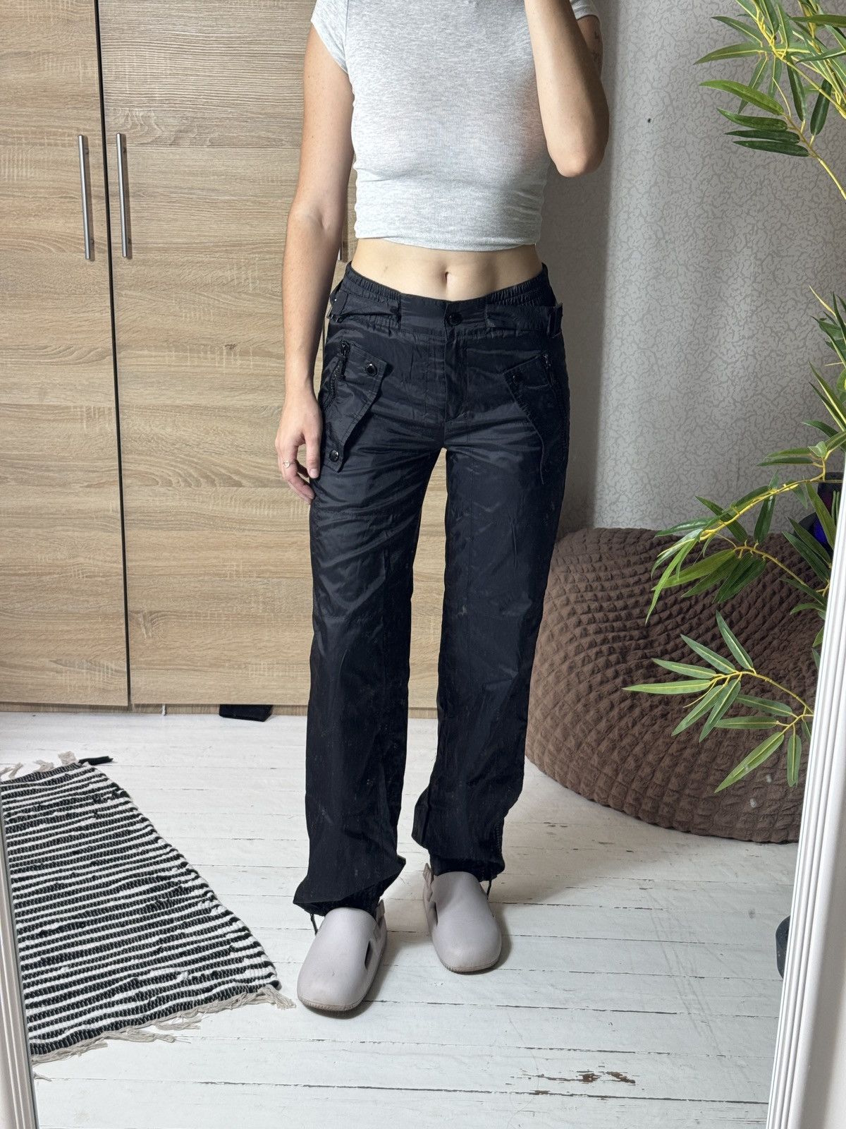 Iceberg VINTAGE ICEBERG NYLON AVANT GARDE PANTS Size 26" / US 2 / IT 38 - 15 Thumbnail