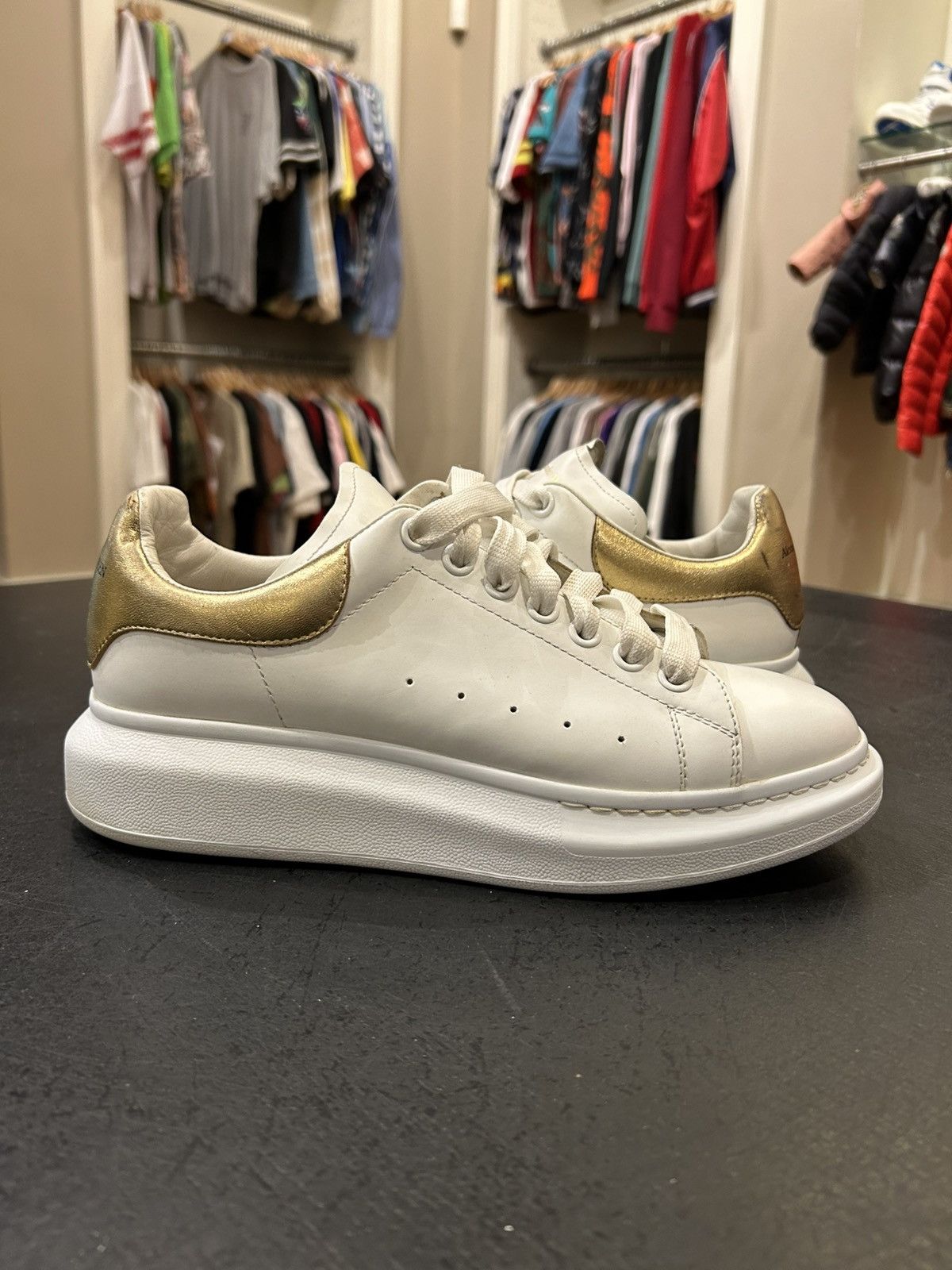 Alexander McQueen Alexander McQueen Oversized Sneaker - Gold Size US 8 / EU 41 - 2 Thumbnail