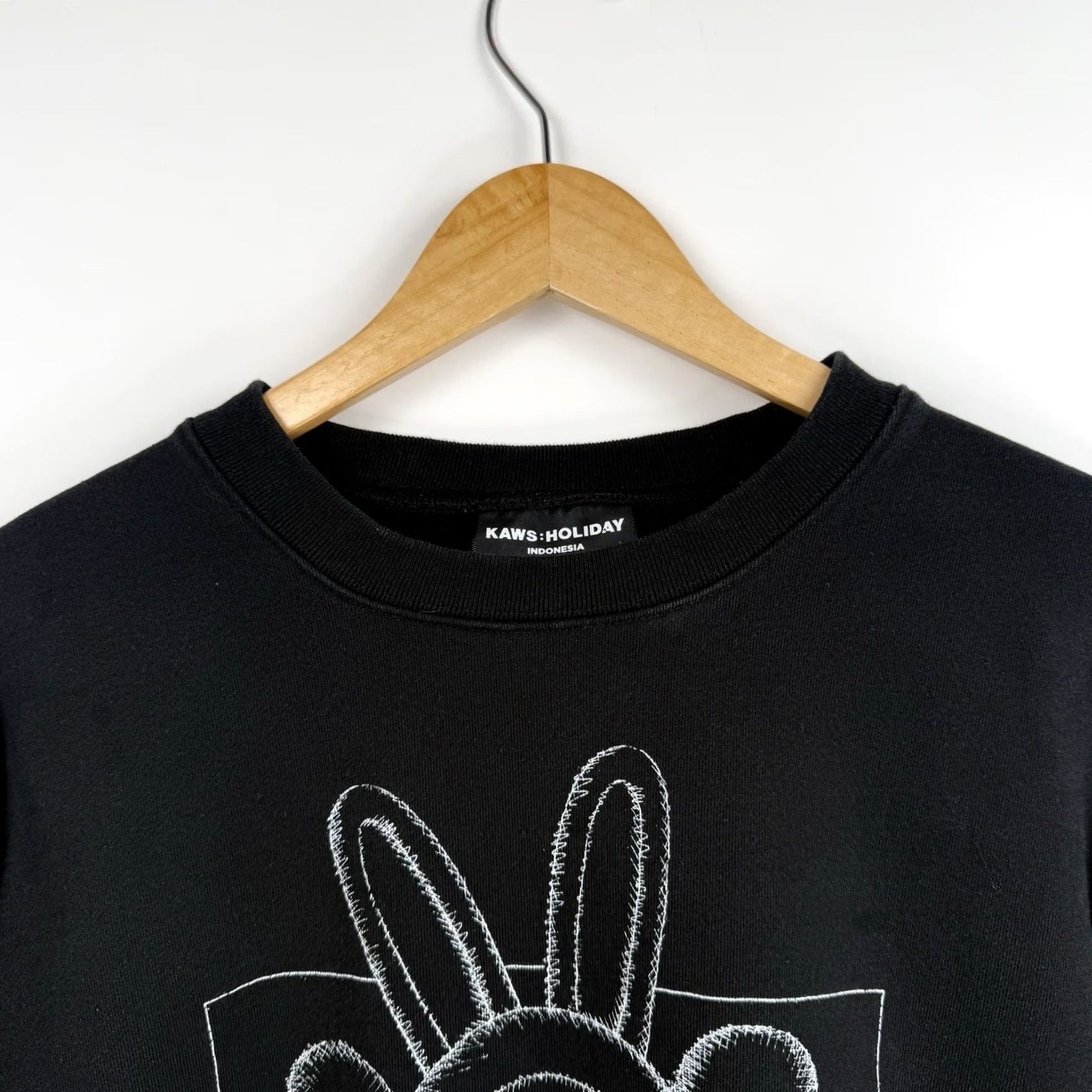 Kaws VINTAGE KAWS Holiday Indonesia Sweatshirt Mens Large Black Streetwear Size US L / EU 52-54 / 3 - 2 Thumbnail