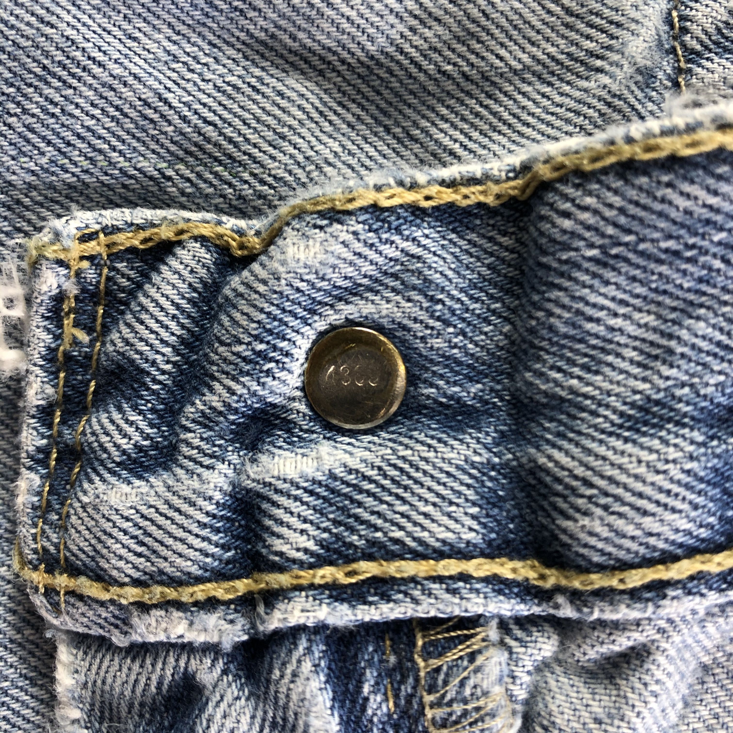 Levi's Vintage Blue Wash Levis 505 Jeans-J3718 Size US 35 - 11 Thumbnail
