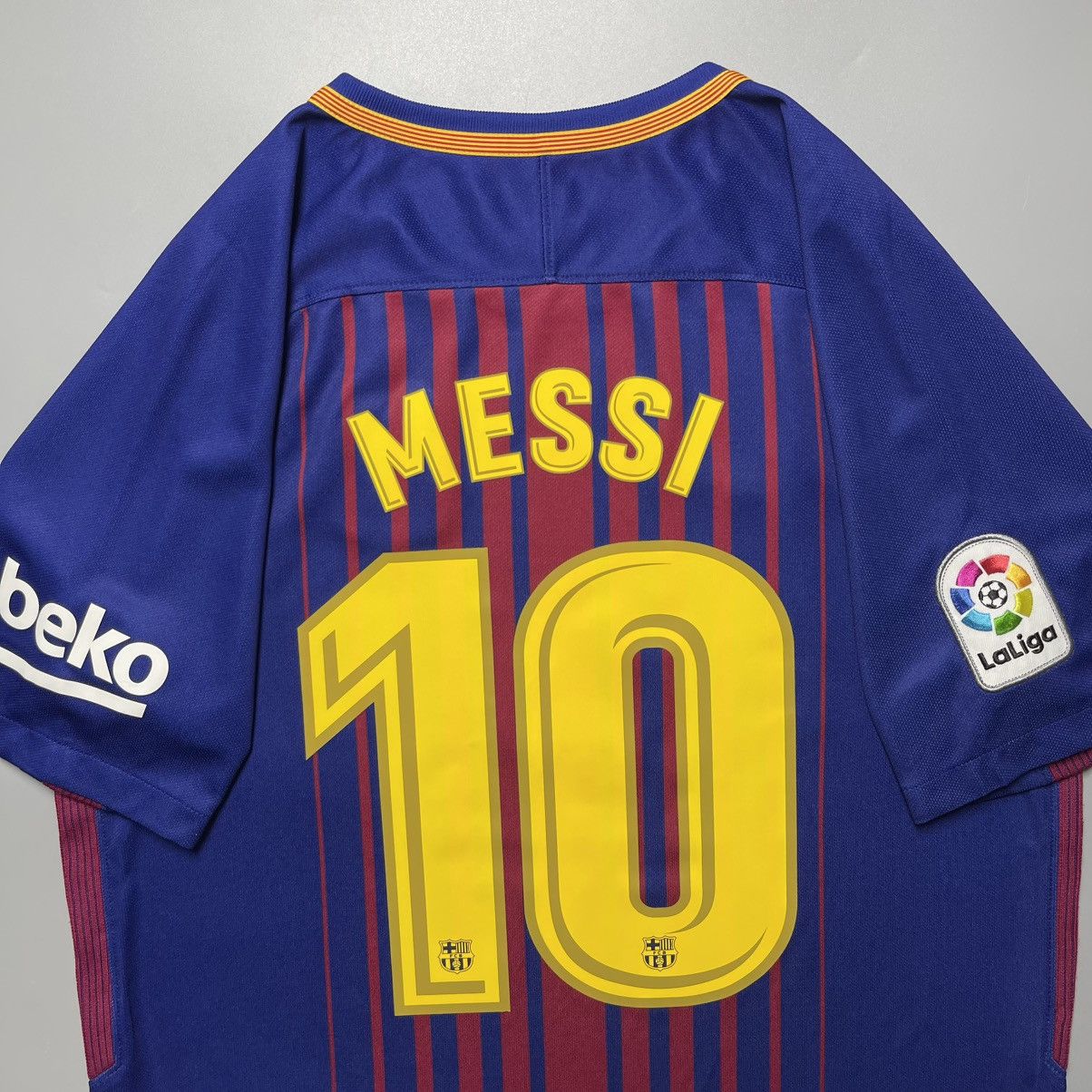 Nike BARCELONA NIKE 2017/2018 FOOTBALL HOME JERSEY #10 MESSI Size US M / EU 48-50 / 2 - 8 Thumbnail
