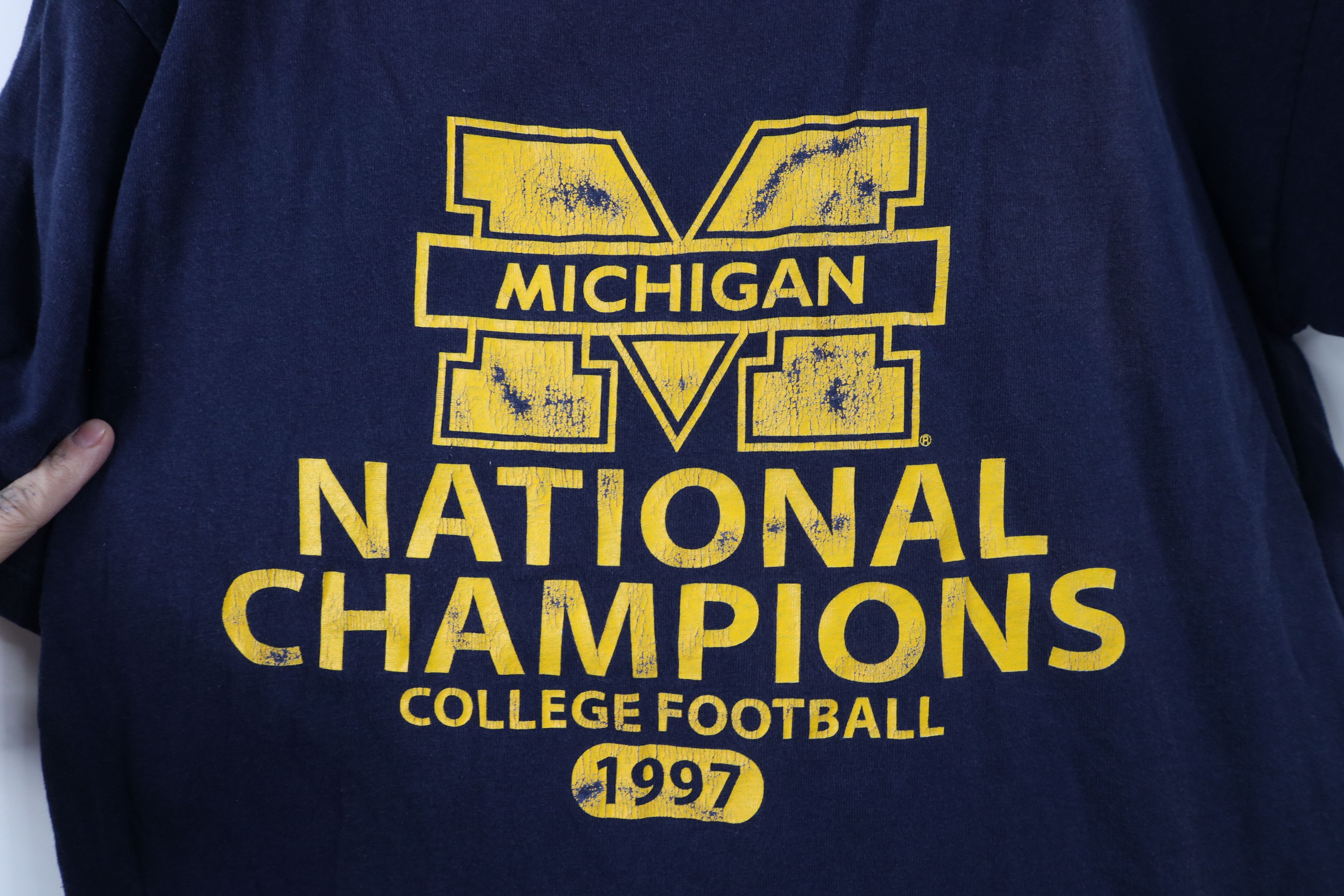 Vintage Vintage Champs University of Michigan Football T-Shirt Size US L / EU 52-54 / 3 - 4 Thumbnail