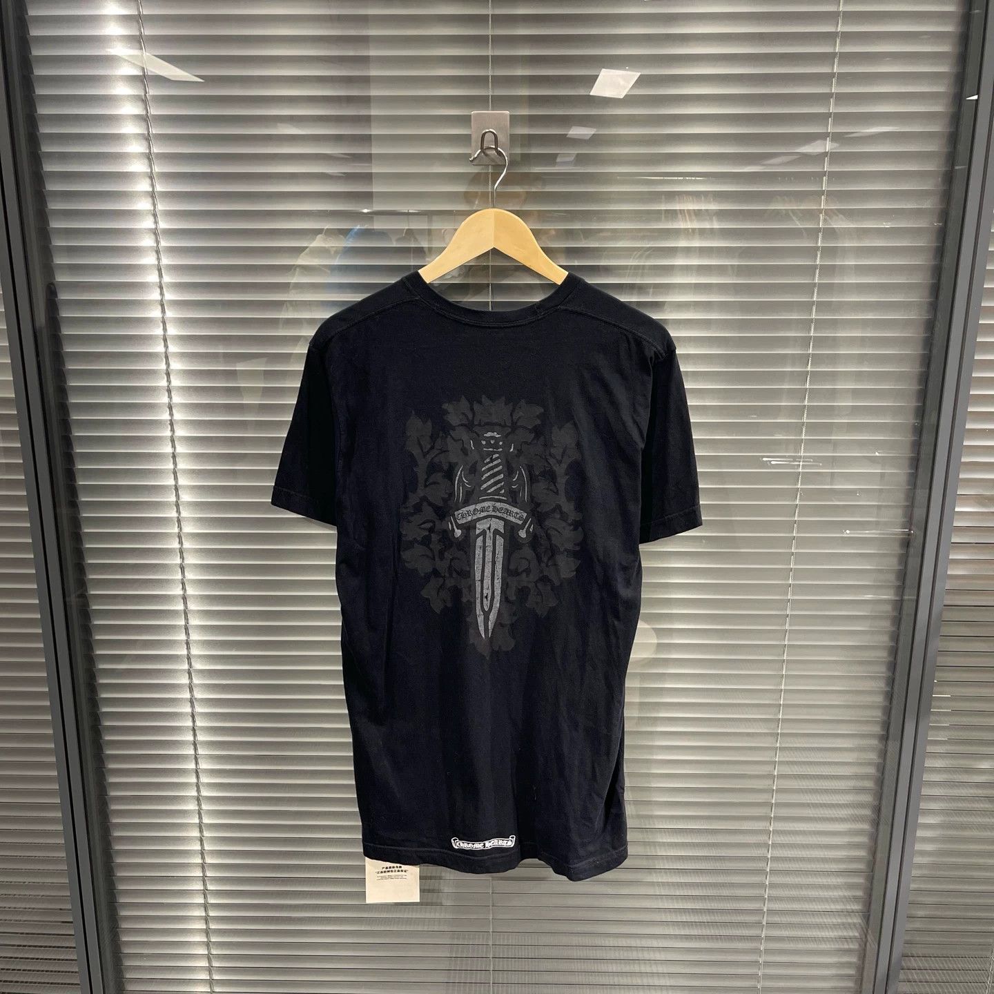 Chrome Hearts Chrome Hearts Black Foil Sword Vine Scroll Short Tee L Size L / US 10 / IT 46 - 1 Thumbnail