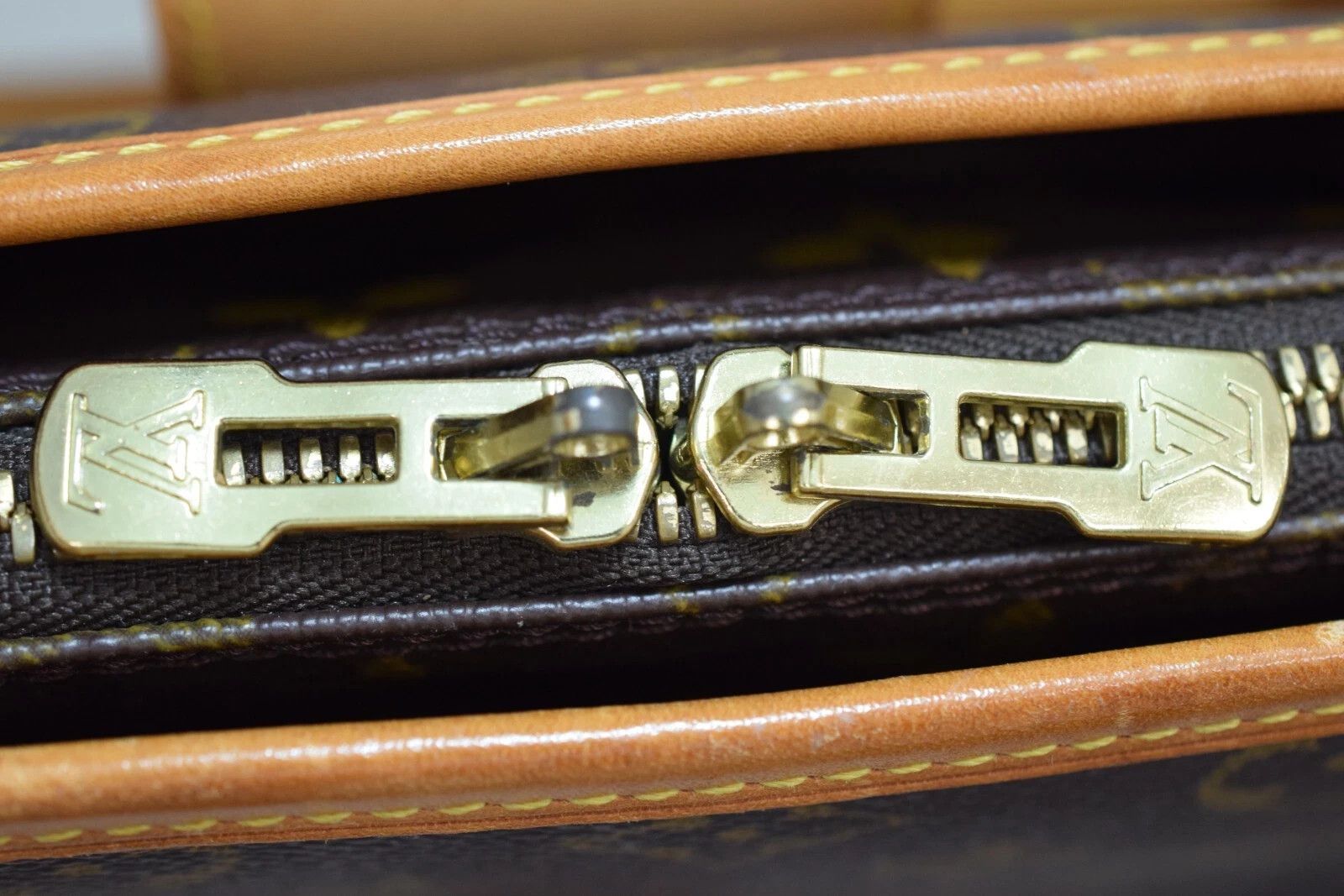 Louis Vuitton Louis Vuitton Rivoli Monogram Canvas Handbag M53380 Size ONE SIZE - 12 Thumbnail