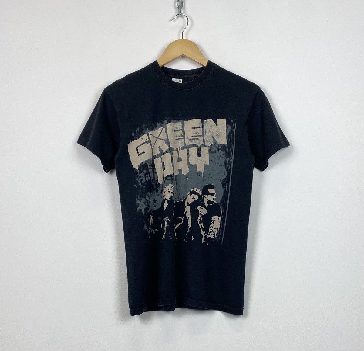 Band Tees Fruit of the Loom Green Day Rock Band Tour T-Shirt Black Top Size US S / EU 44-46 / 1 - 1 Thumbnail
