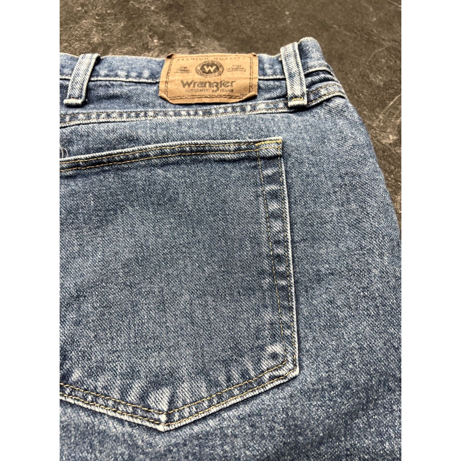 Wrangler VINTAGE Wrangler Denim Jean Shorts Men 46 Cargo 10" Inseam Blue Relaxed Cotton 100% Size US 30 / EU 46 - 3 Thumbnail