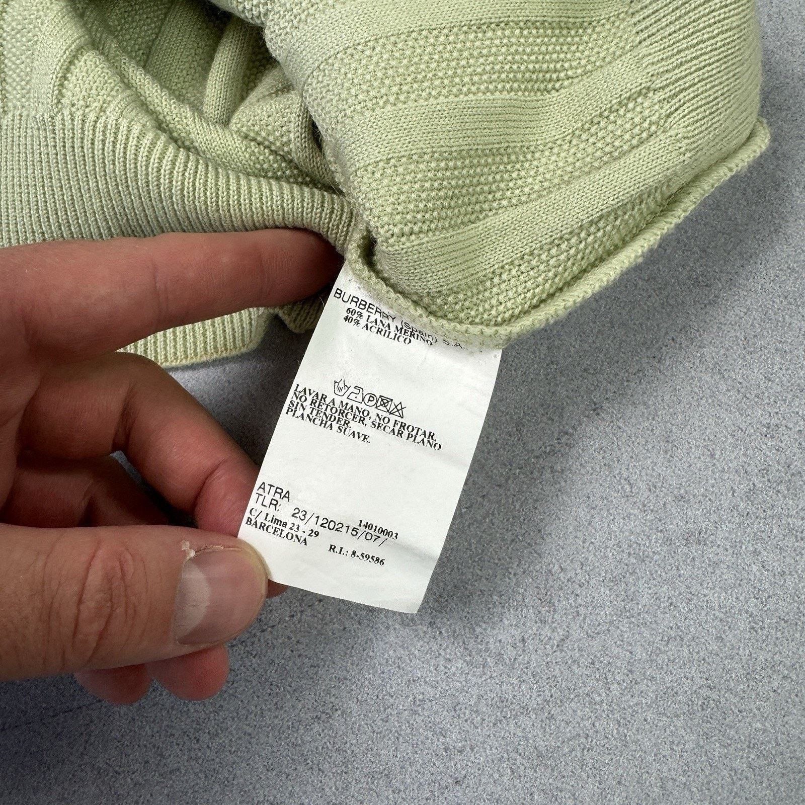 Burberry Vintage Burberry Men Wool Vest Size 7 Beige Large Sweater Size US L / EU 52-54 / 3 - 12 Thumbnail